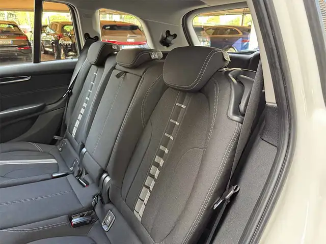 BMW 2 Series view 26