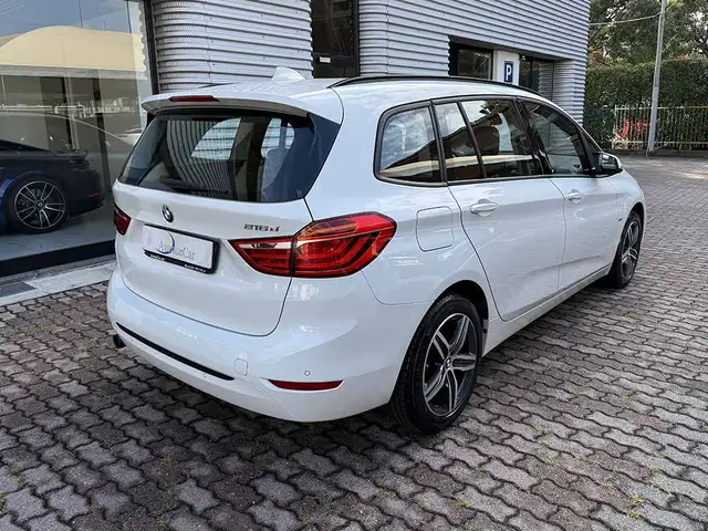 BMW 2 Series view 5