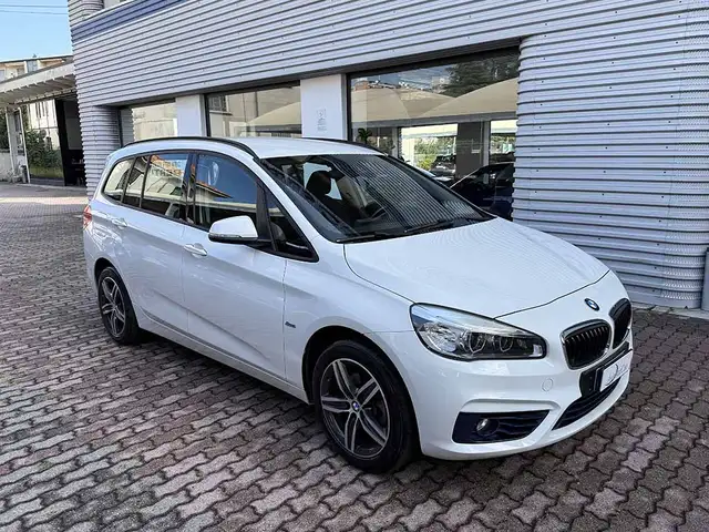 BMW 2 Series view 3