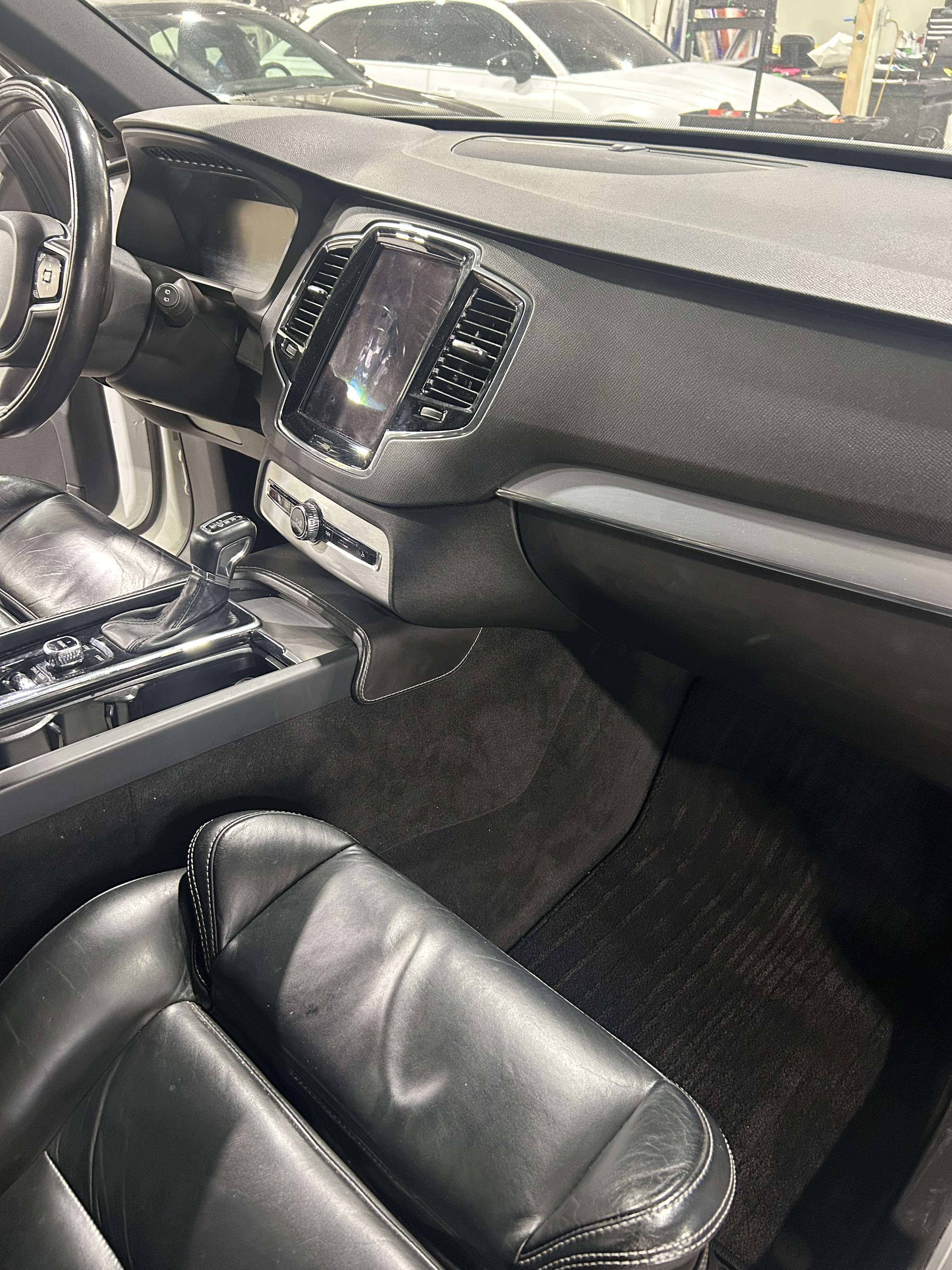 2017 Volvo XC90 Momentum alt 5