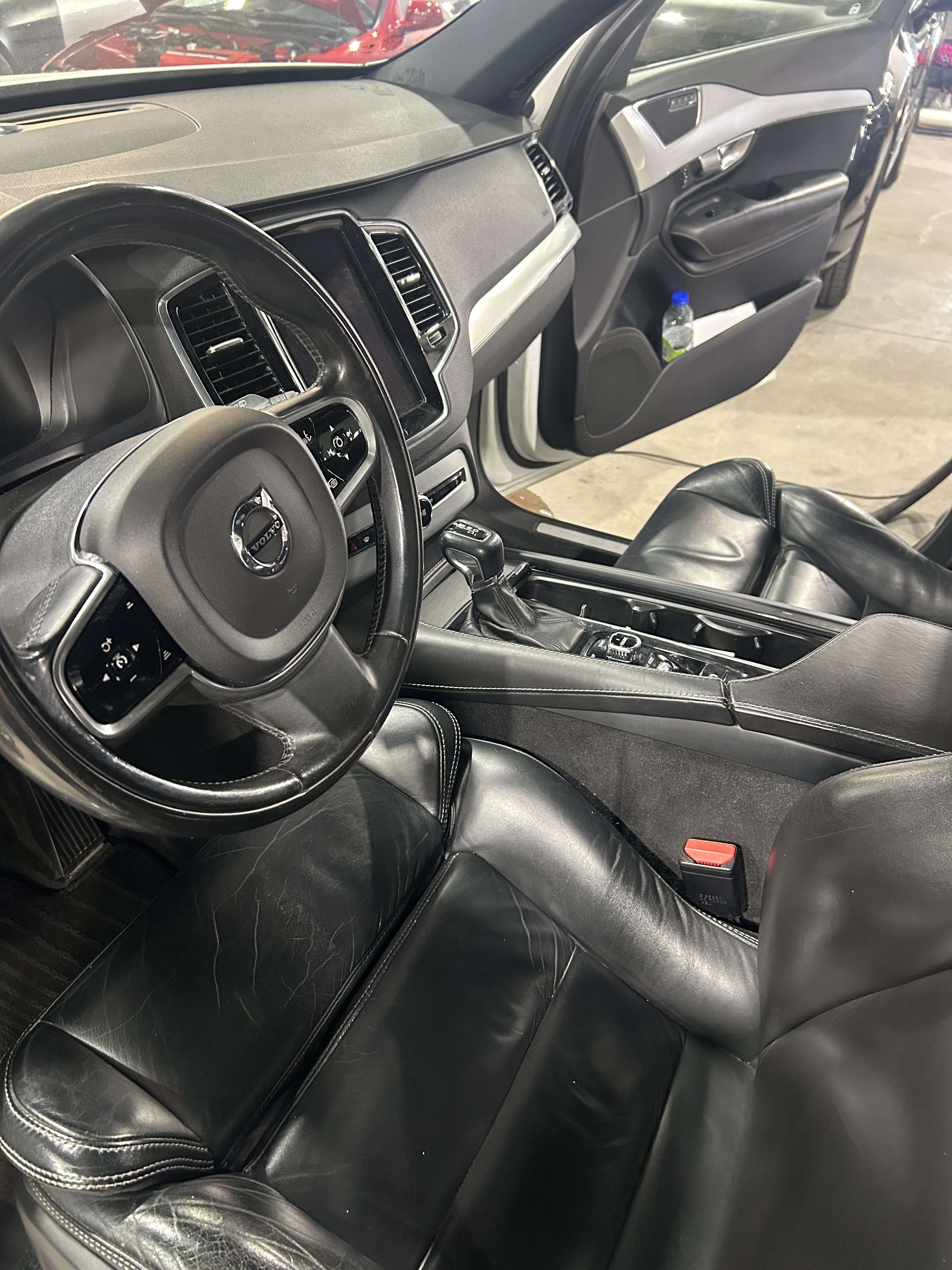2017 Volvo XC90 Momentum alt 4