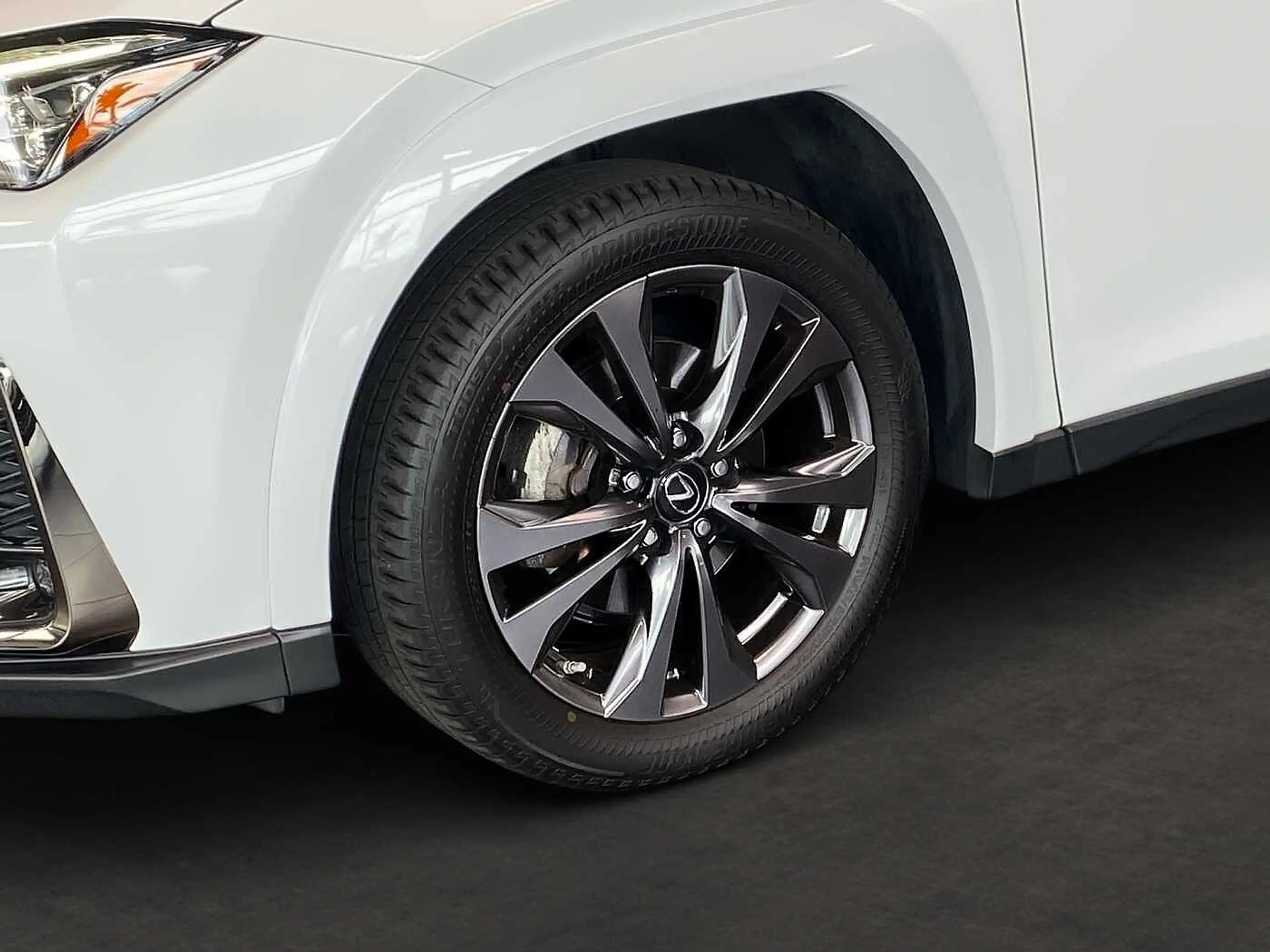 Lexus UX 250h F SPORT HUD MARK LEVINSON GSD — photo 8