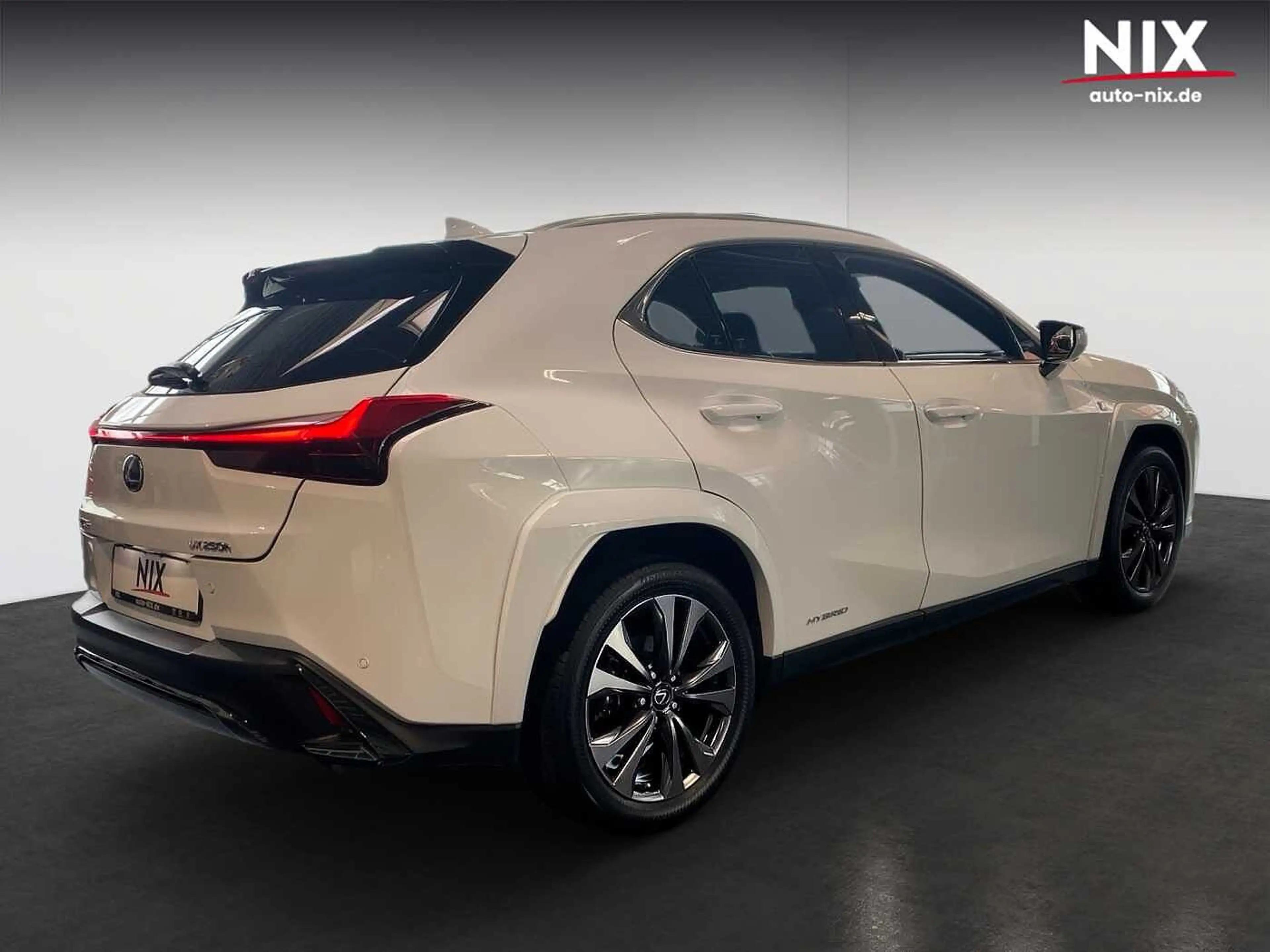 Lexus UX 250h F SPORT HUD MARK LEVINSON GSD — photo 4