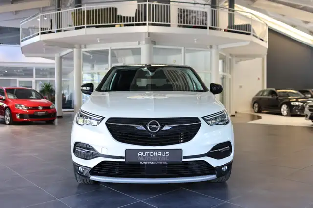 Opel Grandland view 2