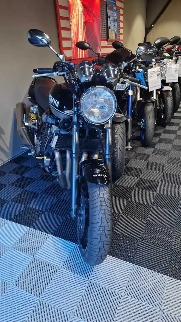 Yamaha XJR 1300 Noir - 2