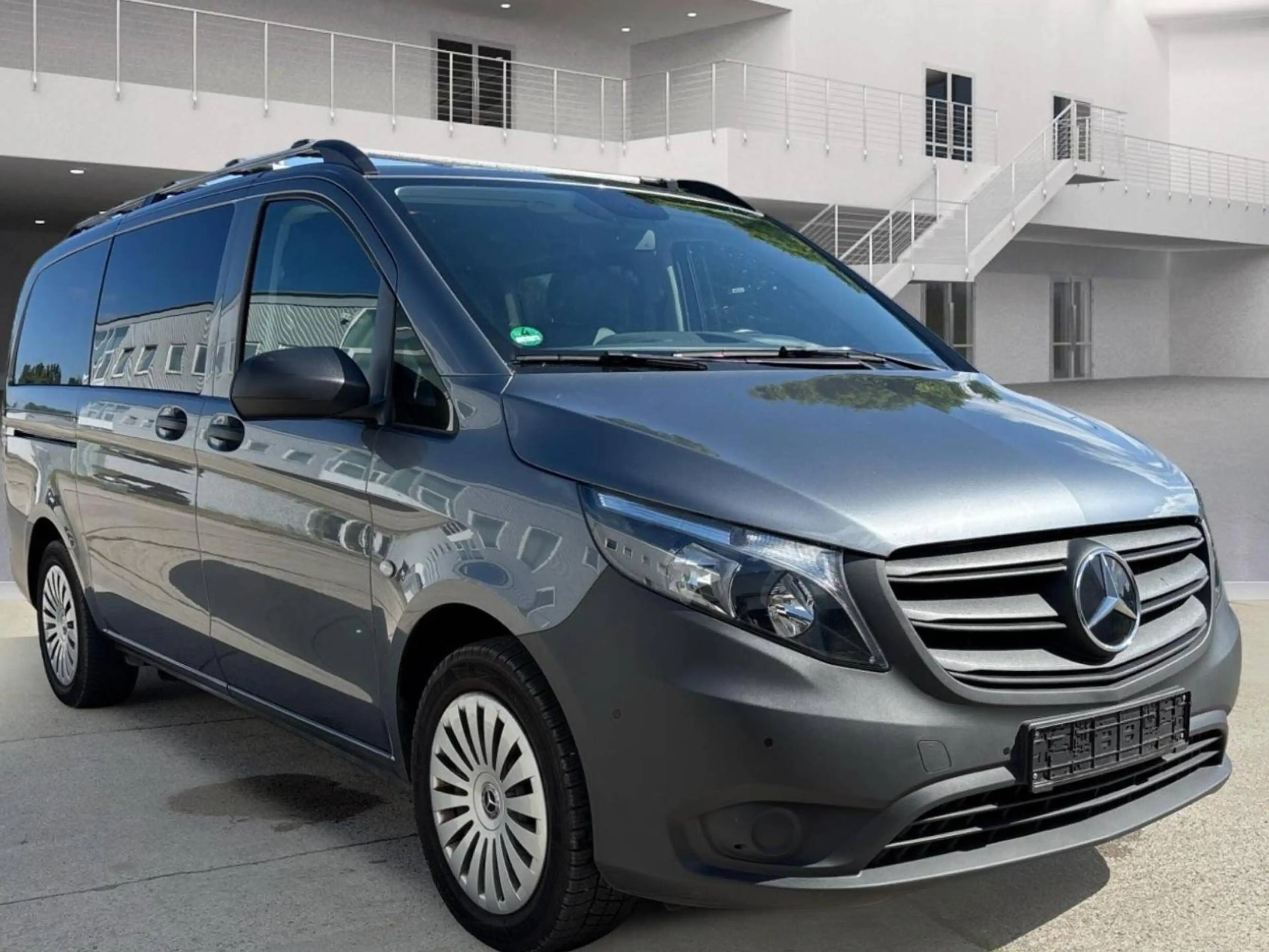 Mercedes-Benz Vito Tourer Pro lang LEDER+SHZ+LORDOSE/NAVI+CARPLAY+DAB/RFK/REELING/ALARM/PDC/TEMPOMAT/9-SITZER