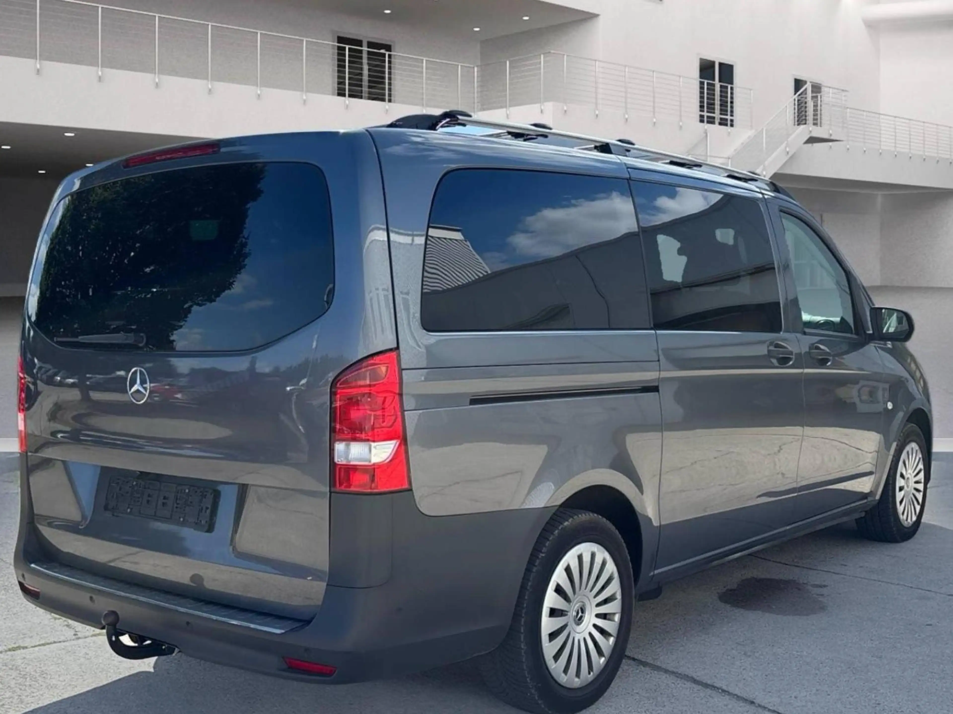 Mercedes-Benz Vito Tourer Pro lang LEDER+SHZ+LORDOSE/NAVI+CARPLAY+DAB/RFK/REELING/ALARM/PDC/TEMPOMAT/9-SITZER — photo 3