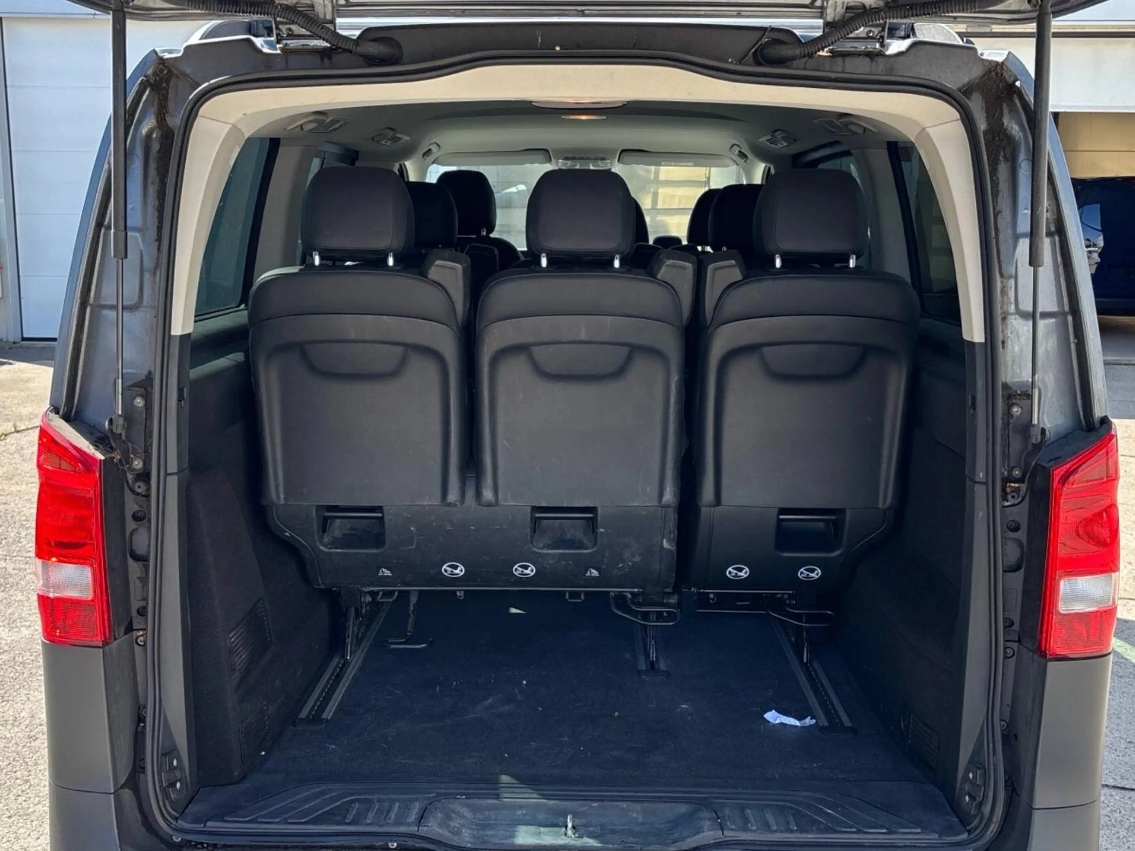 Mercedes-Benz Vito Tourer Pro lang LEDER+SHZ+LORDOSE/NAVI+CARPLAY+DAB/RFK/REELING/ALARM/PDC/TEMPOMAT/9-SITZER — photo 11