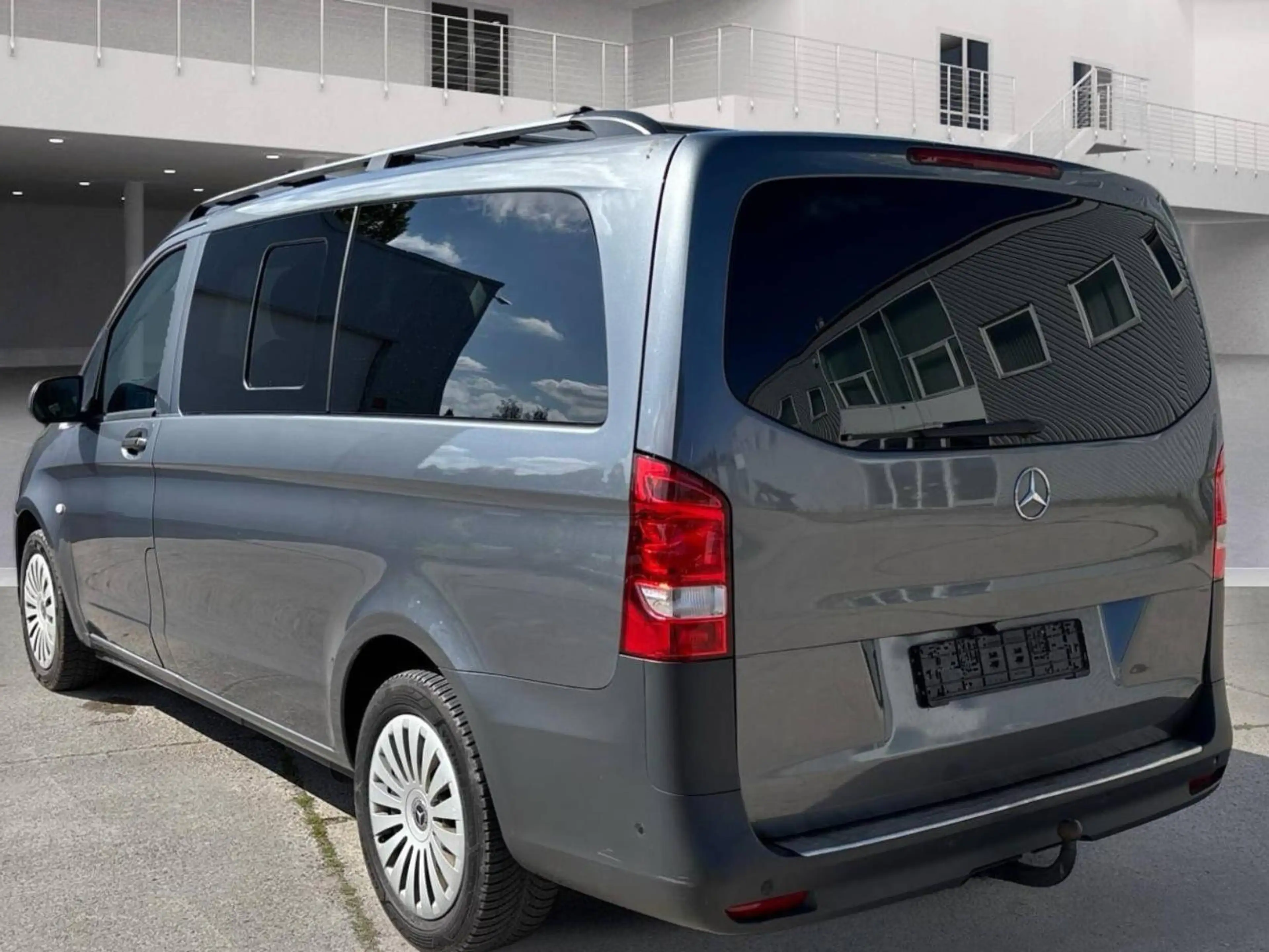 Mercedes-Benz Vito Tourer Pro lang LEDER+SHZ+LORDOSE/NAVI+CARPLAY+DAB/RFK/REELING/ALARM/PDC/TEMPOMAT/9-SITZER — photo 4