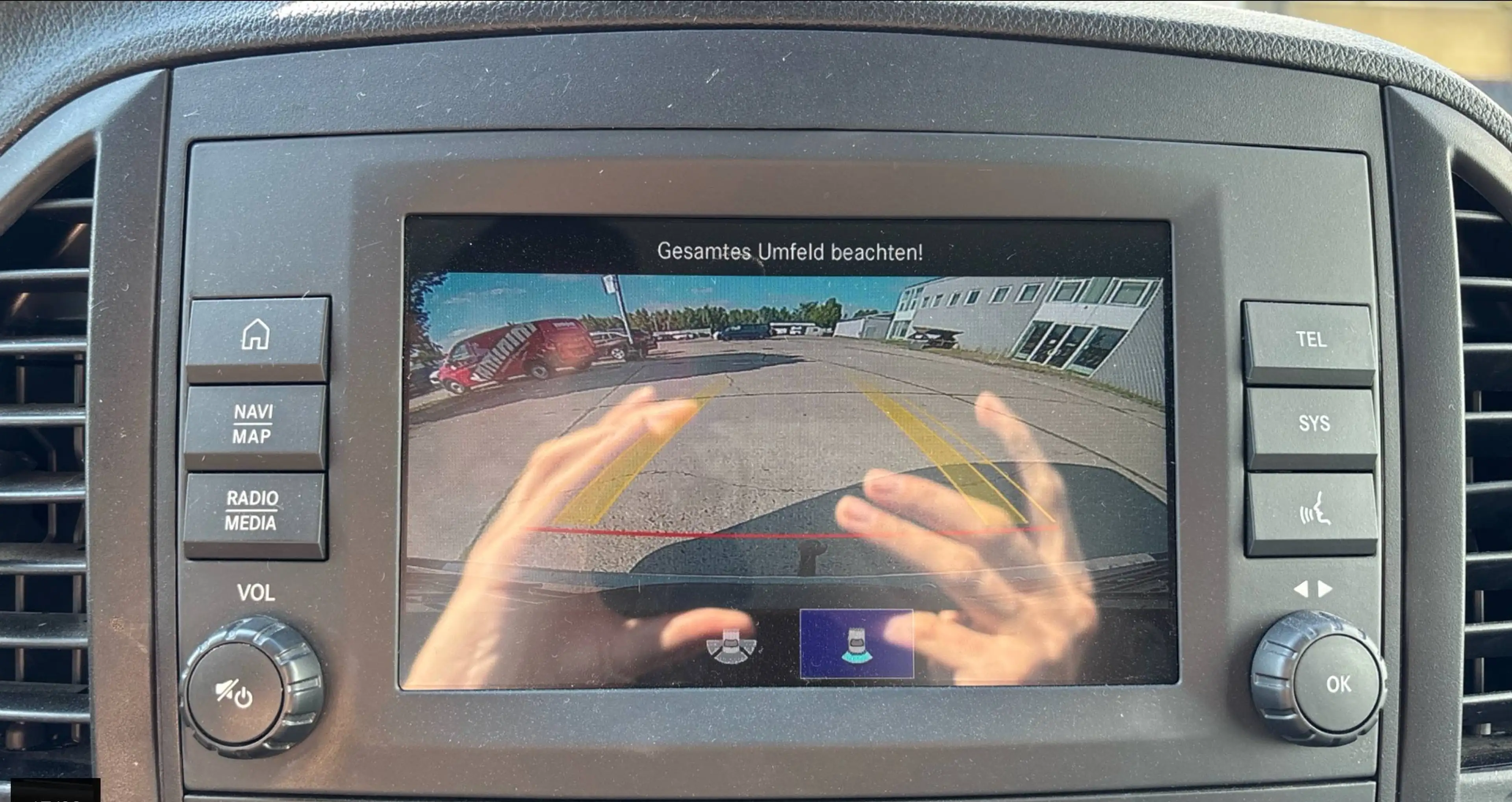 Mercedes-Benz Vito Tourer Pro lang LEDER+SHZ+LORDOSE/NAVI+CARPLAY+DAB/RFK/REELING/ALARM/PDC/TEMPOMAT/9-SITZER — photo 13