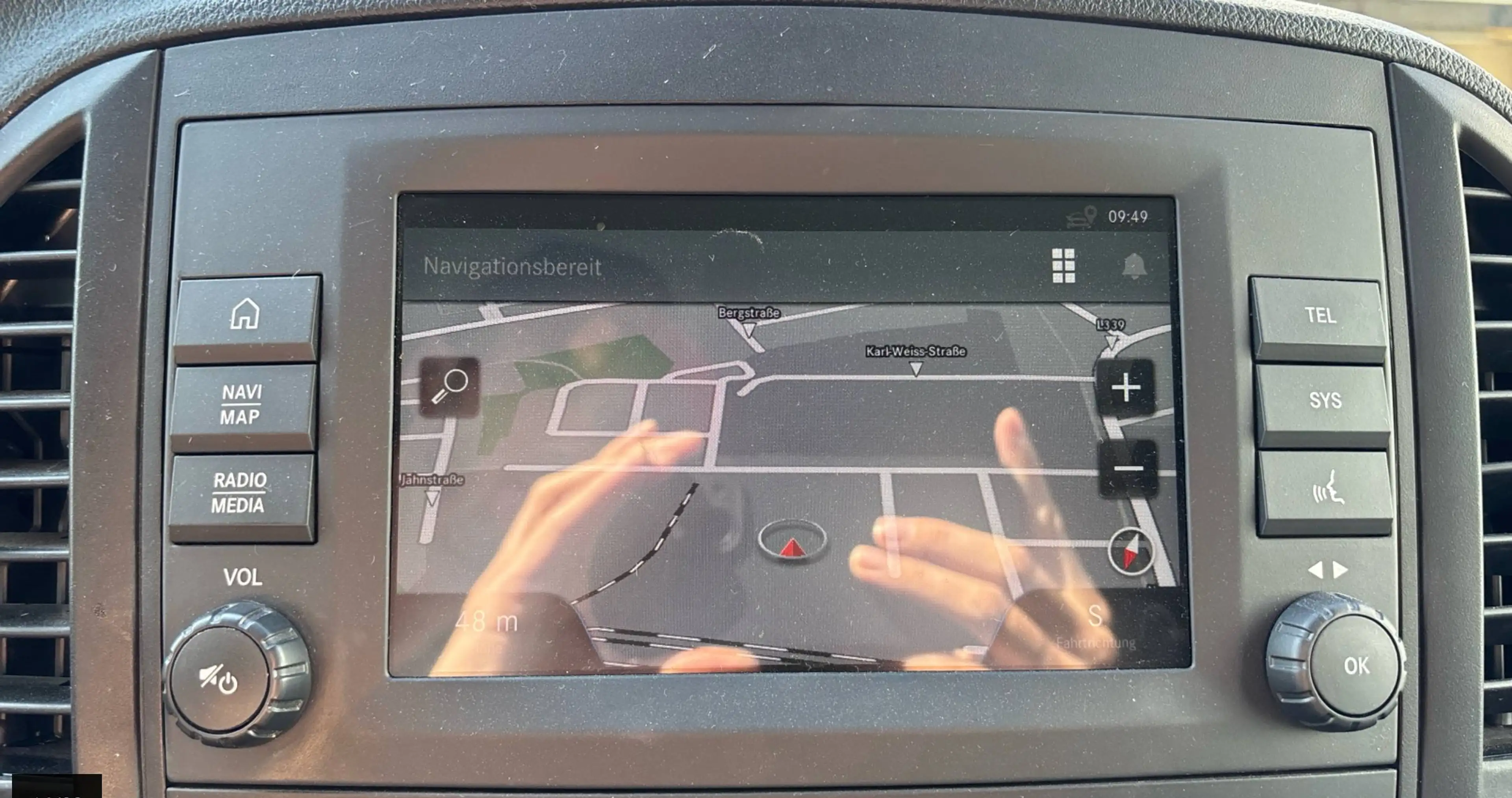 Mercedes-Benz Vito Tourer Pro lang LEDER+SHZ+LORDOSE/NAVI+CARPLAY+DAB/RFK/REELING/ALARM/PDC/TEMPOMAT/9-SITZER — photo 12