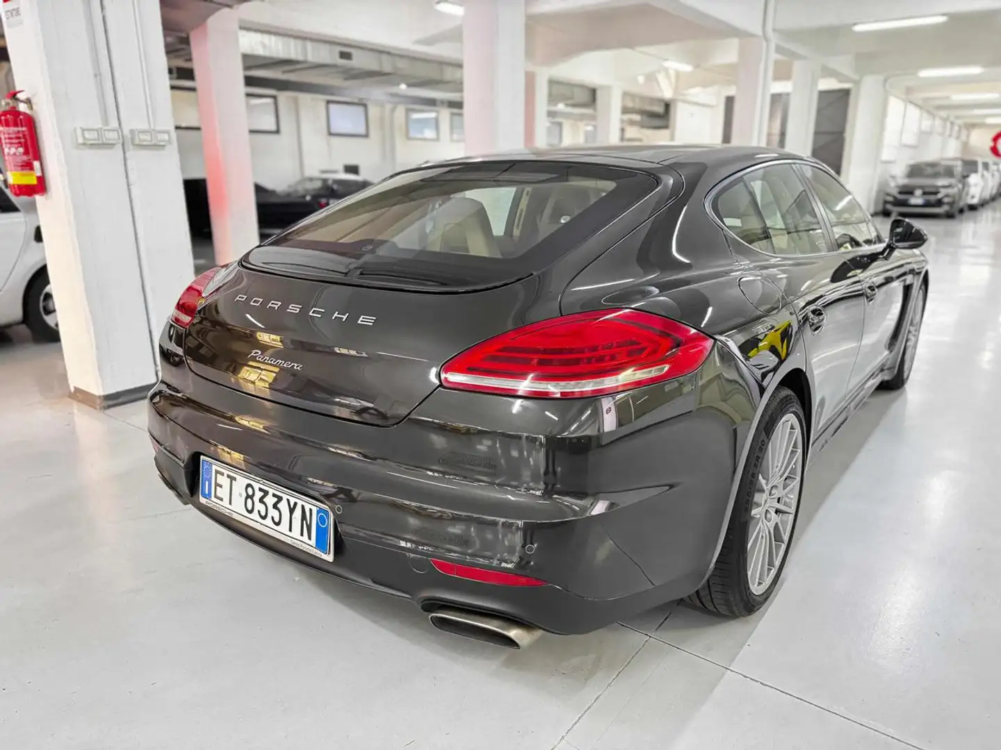Porsche Panamera 3.0 Diesel 250 cv Šedá - 1