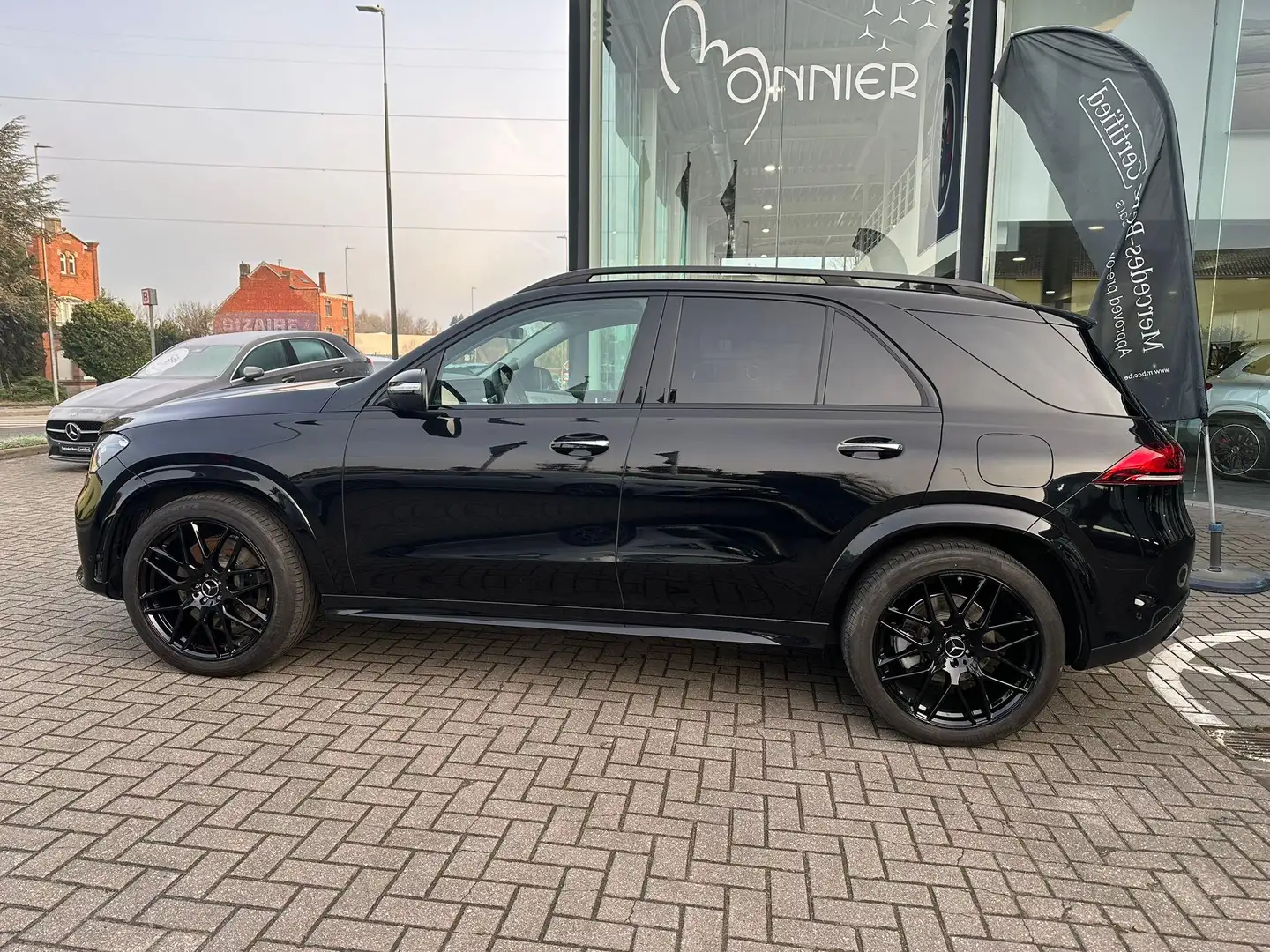 Mercedes-Benz GLE 350 GLE 350e 4MATIC AMG LINE Schwarz - 2