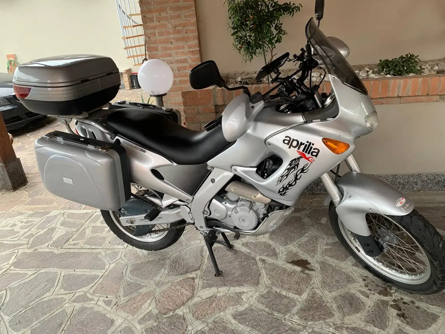 Aprilia Pegaso 650 Cube - 2