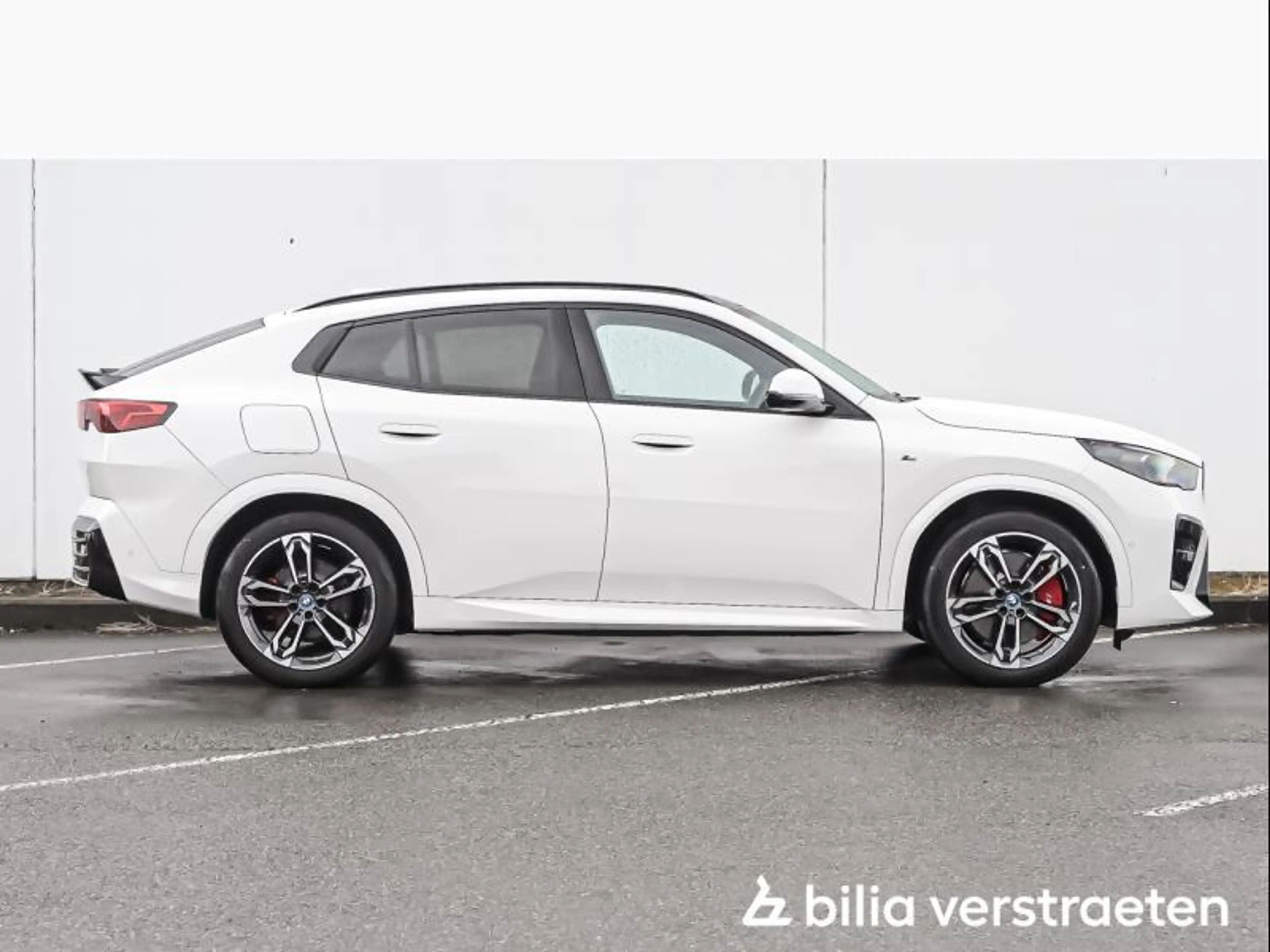 BMW iX2 xDrive30 MPRO - PANO - TREKHK - ACC - 360 - H&K — photo 3