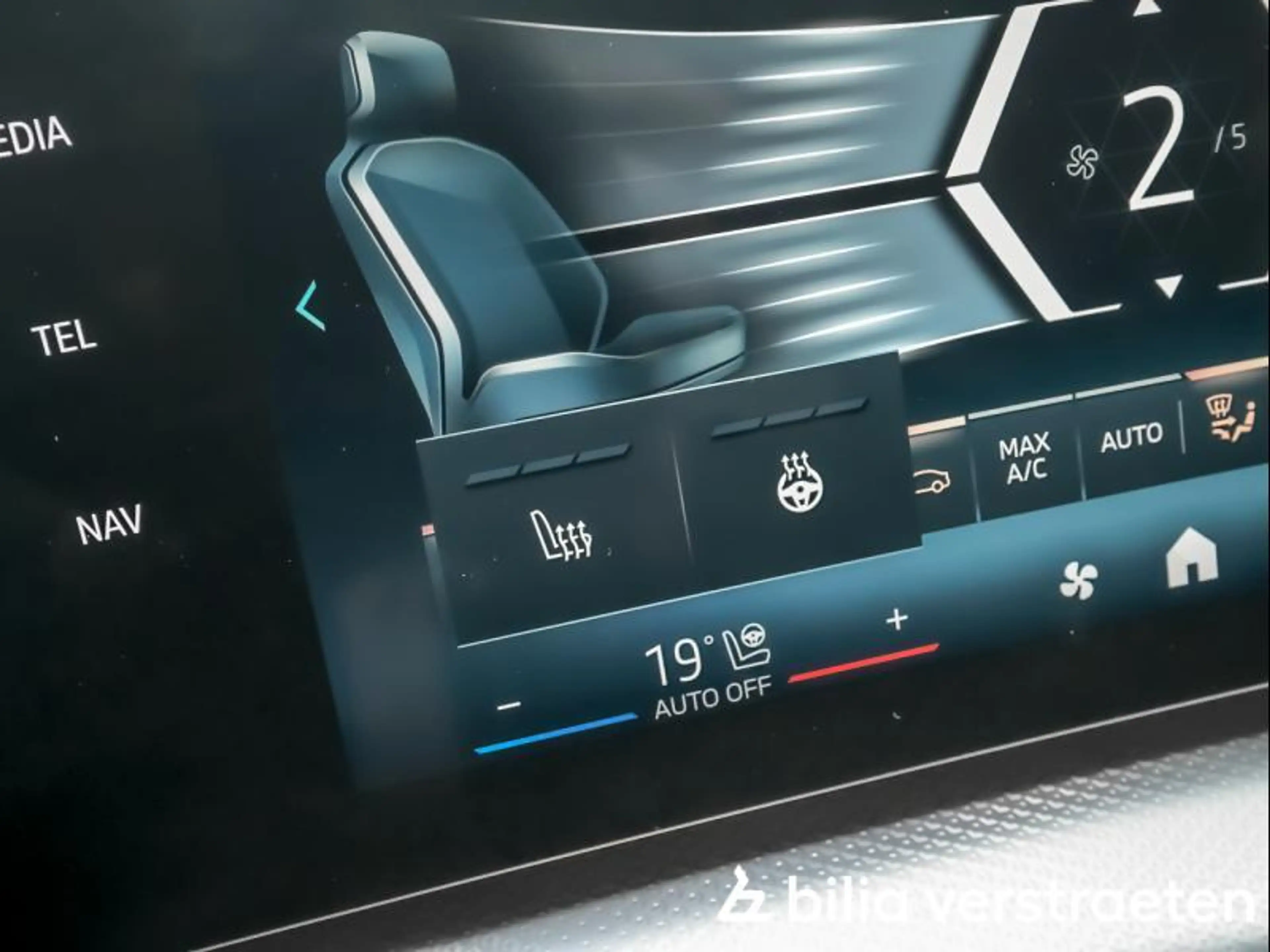 BMW iX2 xDrive30 MPRO - PANO - TREKHK - ACC - 360 - H&K — photo 13