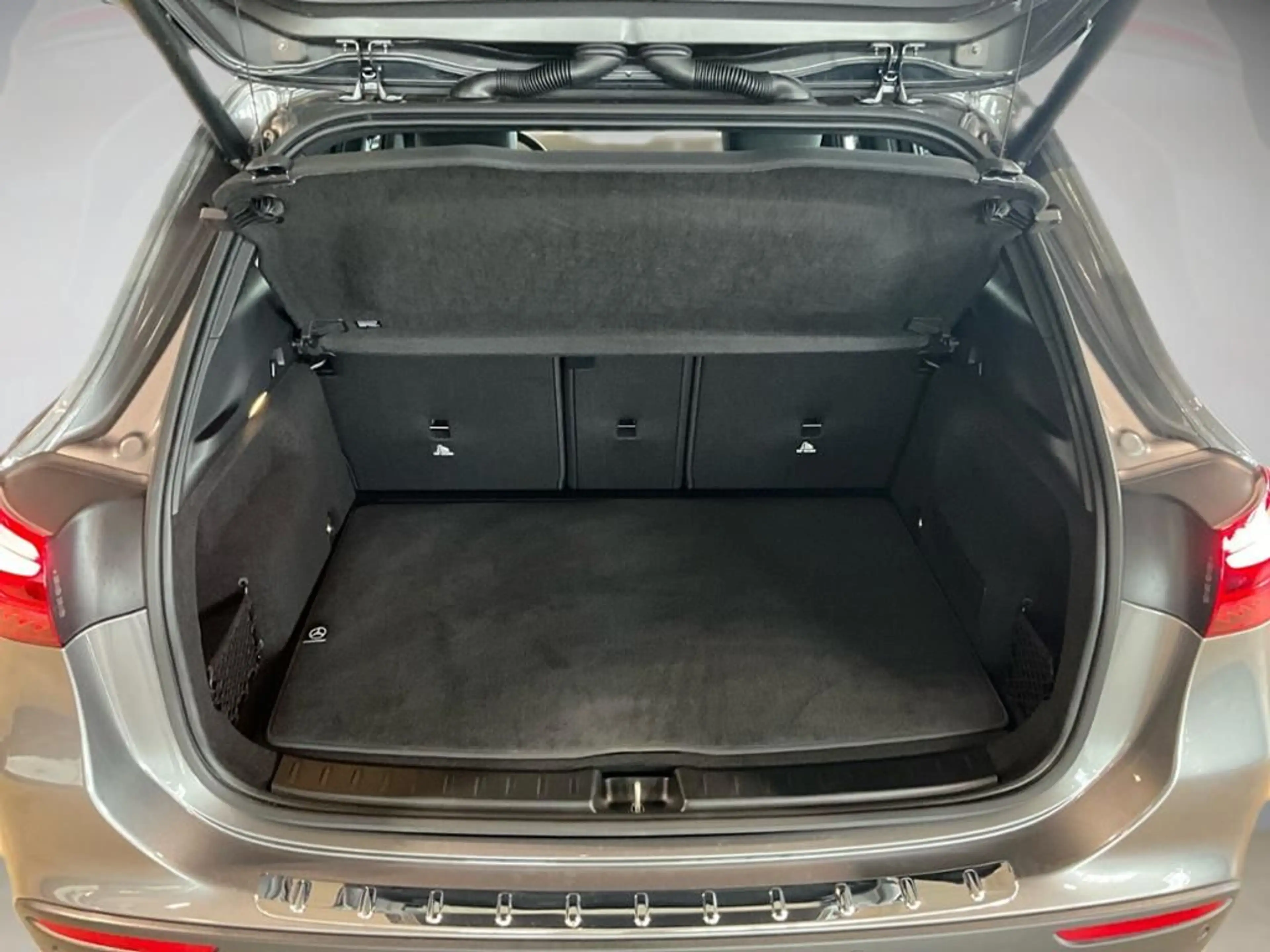 Mercedes-Benz GLA 200 Progressive AHK AUT Kam. KlimaA LED LM — photo 14