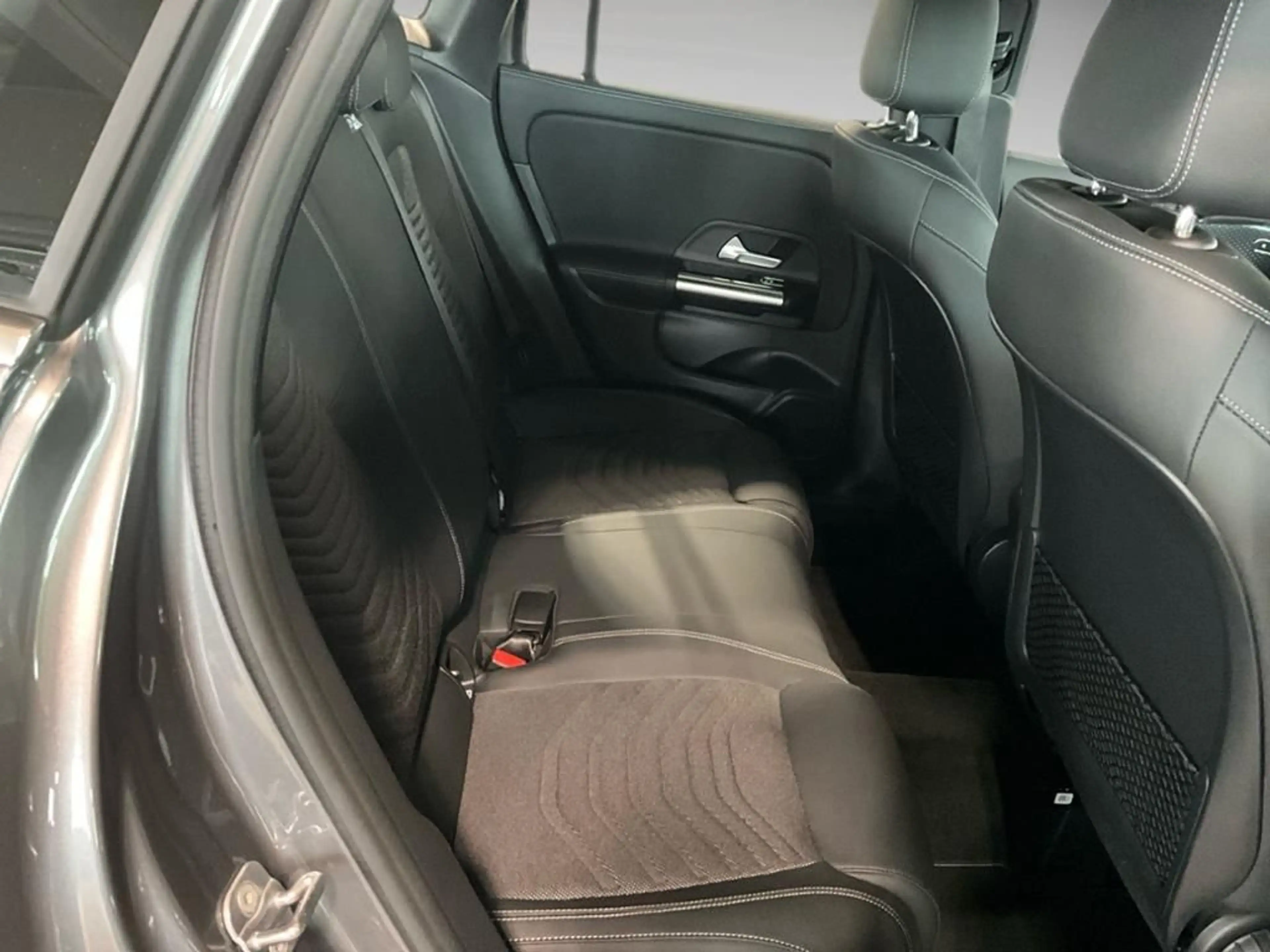 Mercedes-Benz GLA 200 Progressive AHK AUT Kam. KlimaA LED LM — photo 11