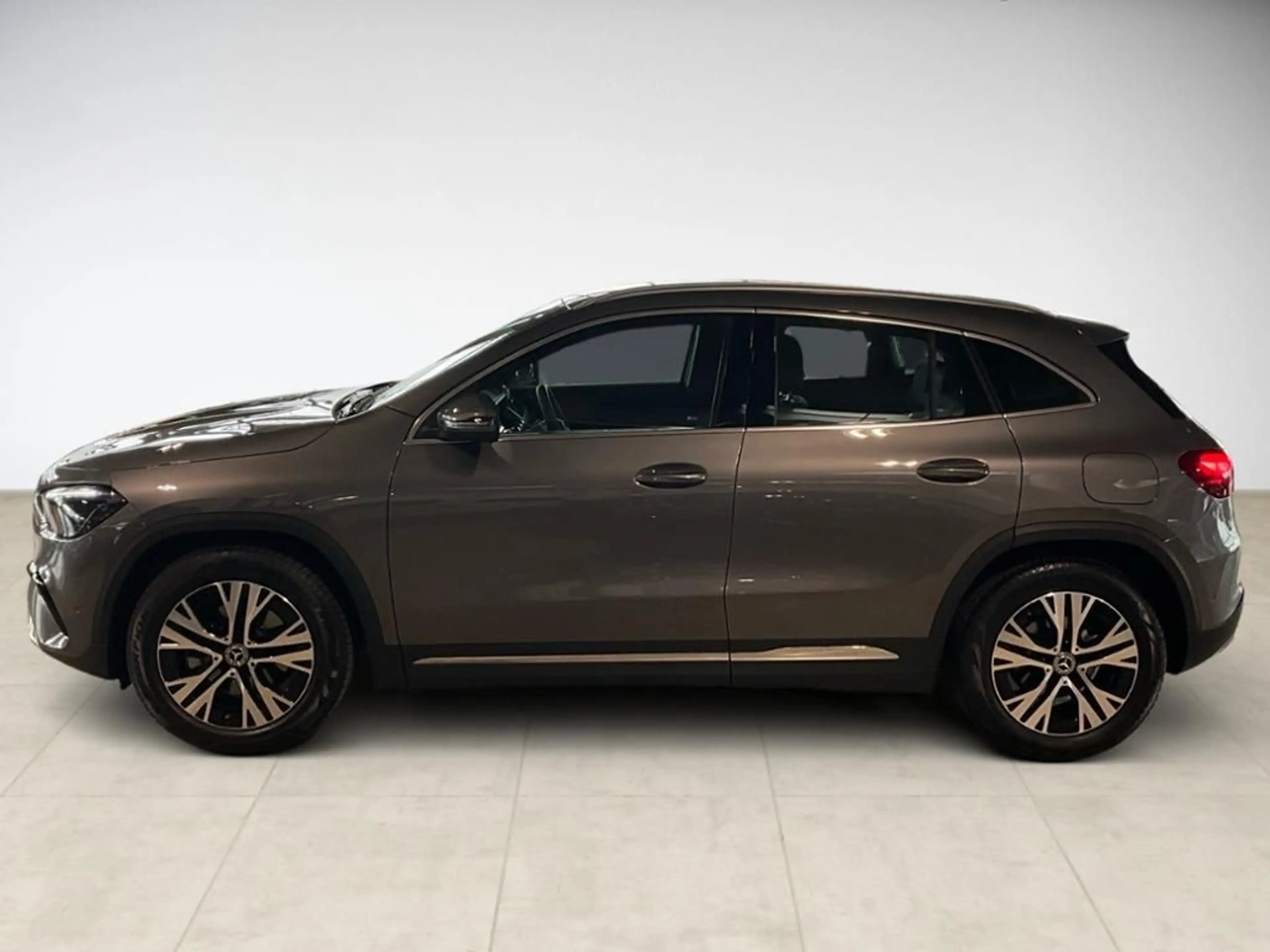 Mercedes-Benz GLA 200 Progressive AHK AUT Kam. KlimaA LED LM — photo 3