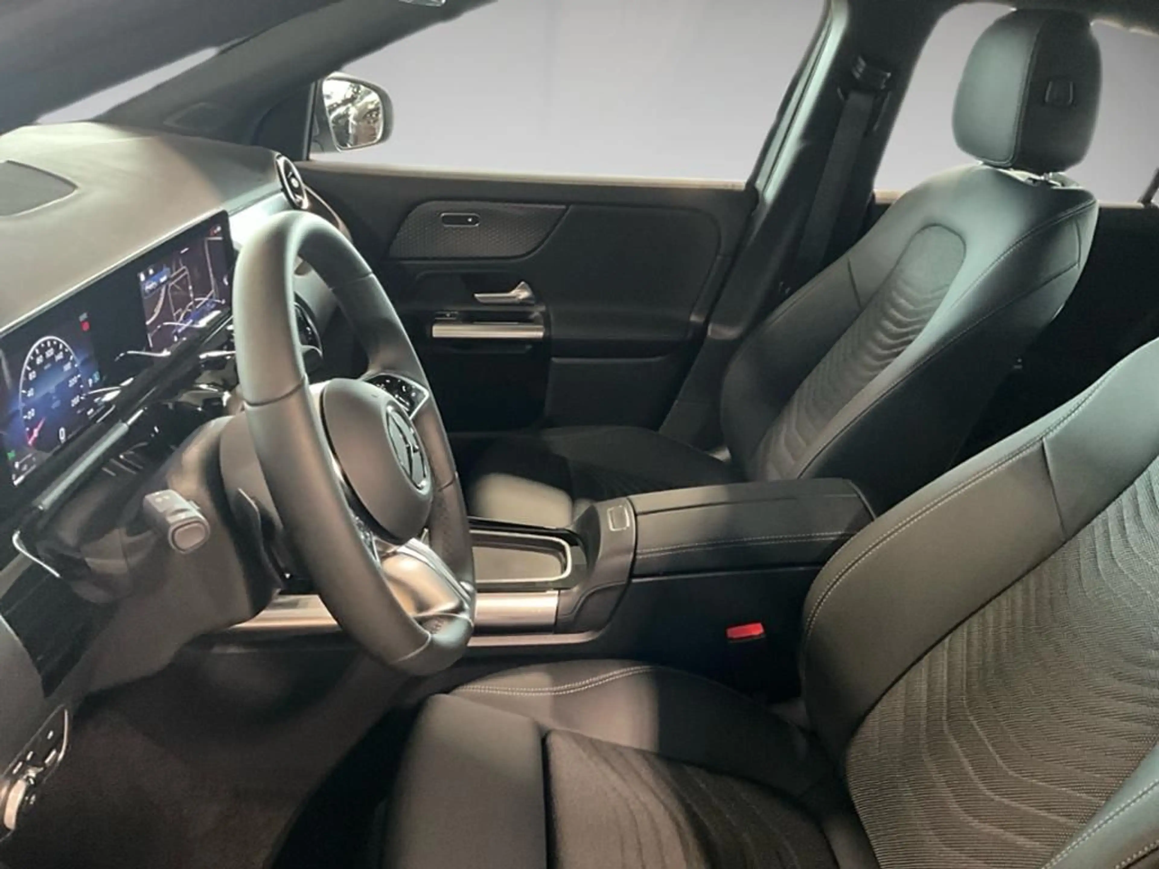 Mercedes-Benz GLA 200 Progressive AHK AUT Kam. KlimaA LED LM — photo 8