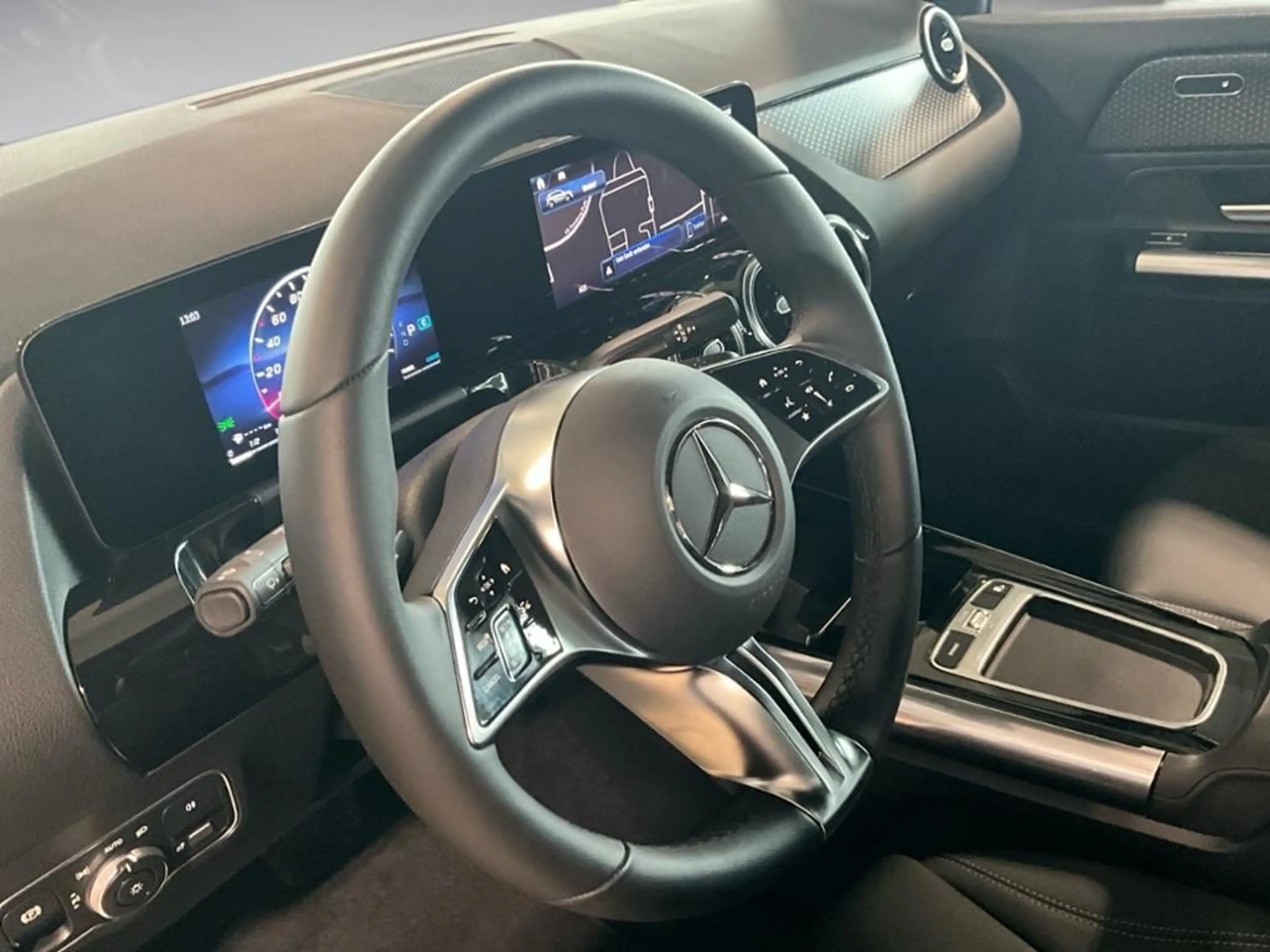 Mercedes-Benz GLA 200 Progressive AHK AUT Kam. KlimaA LED LM — photo 9