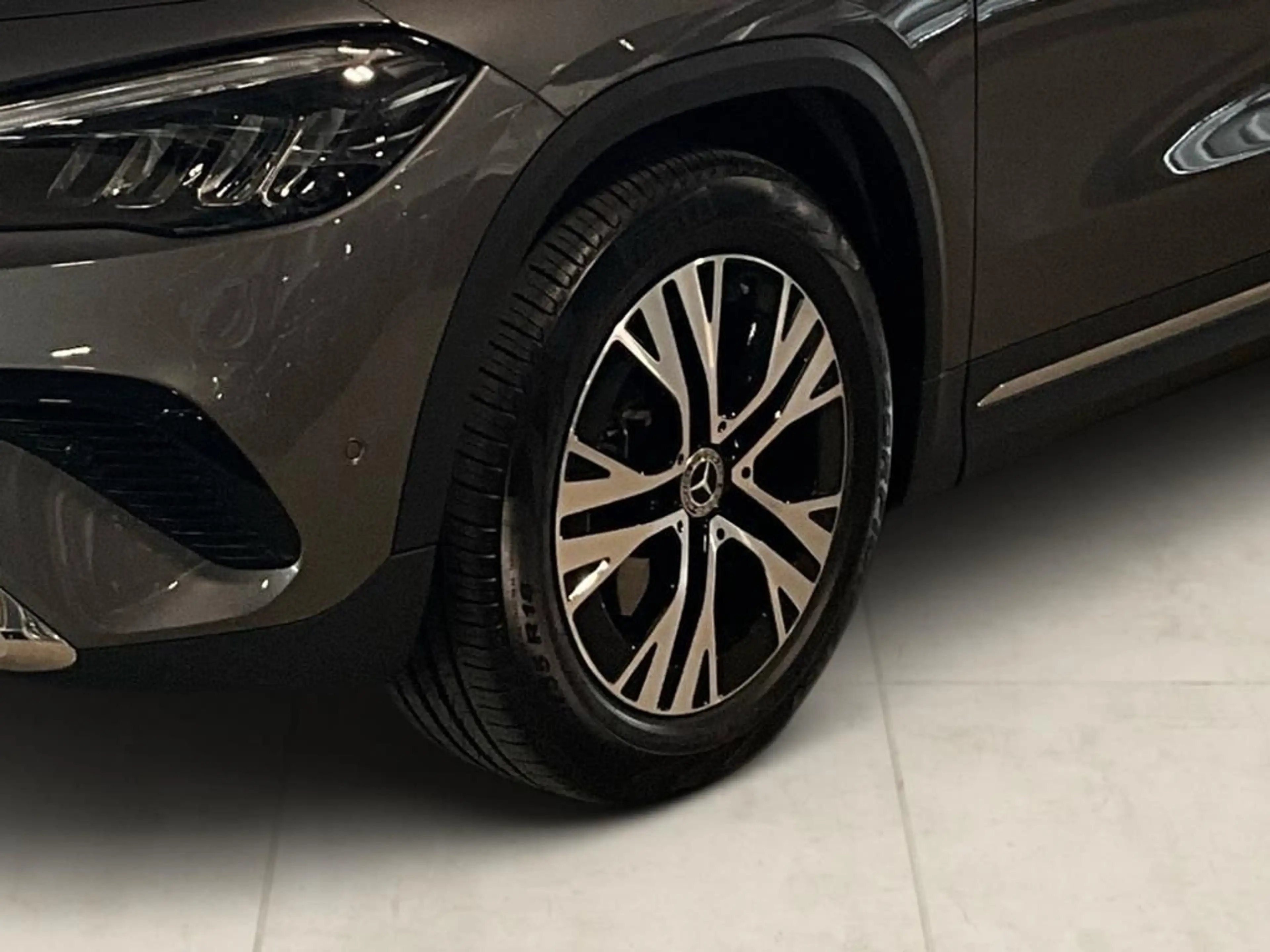 Mercedes-Benz GLA 200 Progressive AHK AUT Kam. KlimaA LED LM — photo 7
