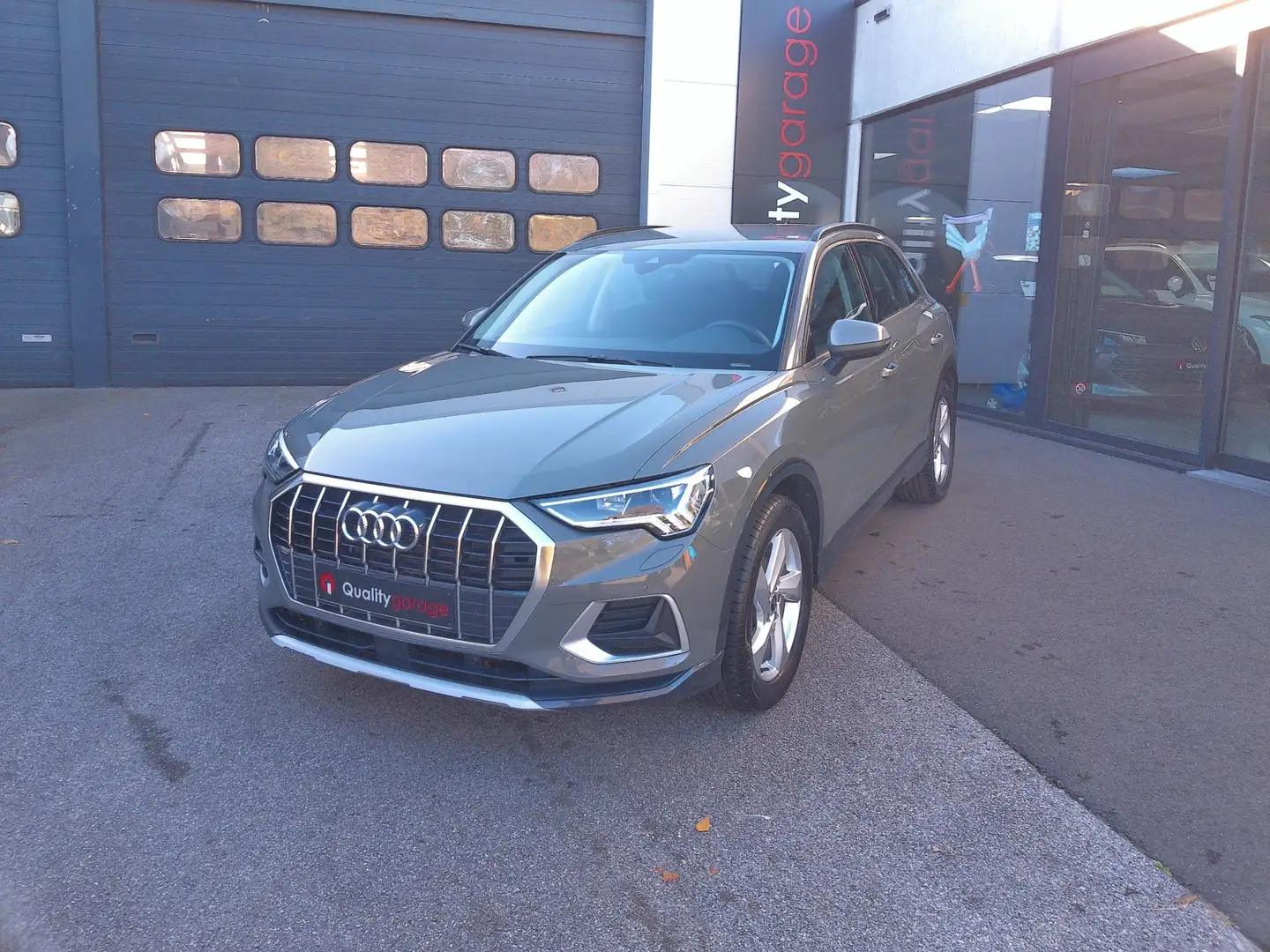 Audi Q3 Q3 35 TFSI S tronic advanced Grijs - 1