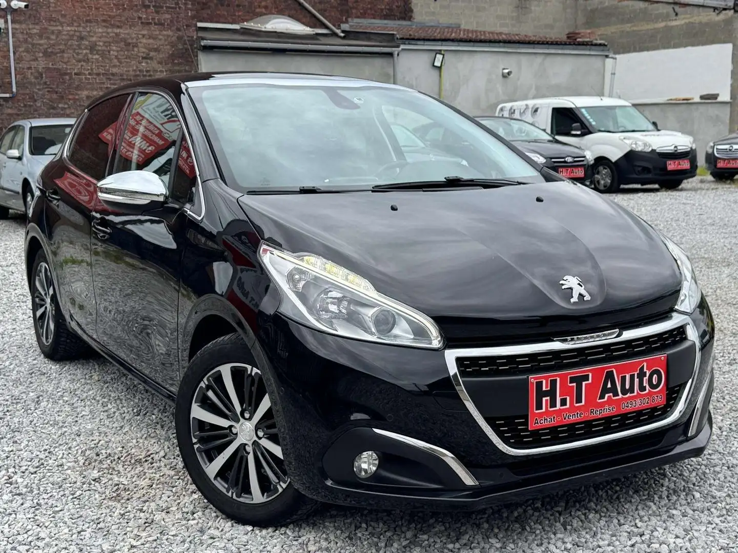 Peugeot 208 1.2i Allure/ Etat neuf/Full options/Toit pano/Gps Noir - 2