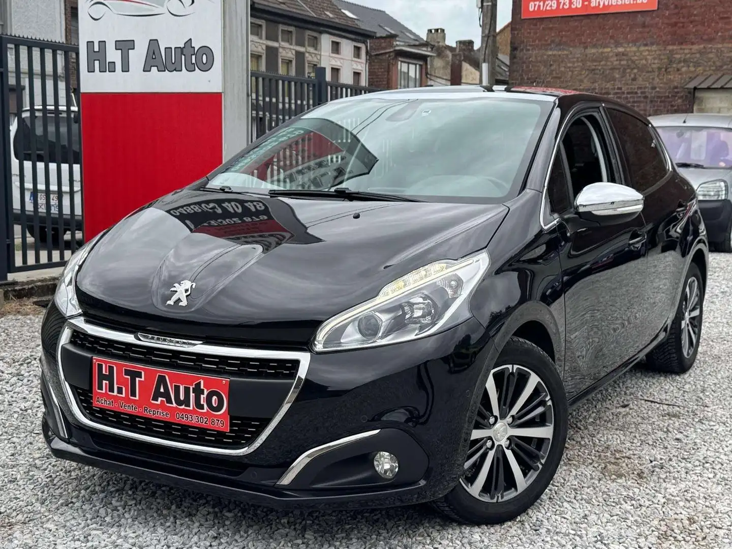 Peugeot 208 1.2i Allure/ Etat neuf/Full options/Toit pano/Gps Noir - 1