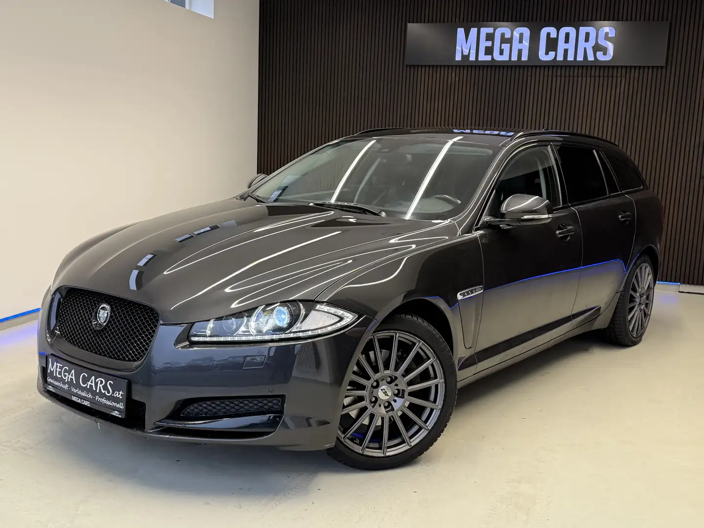 Jaguar XF 2.2 Diesel Schwarz - 1