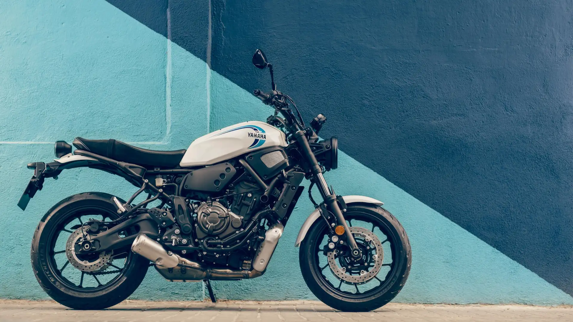 Yamaha XSR 700 Wit - 2