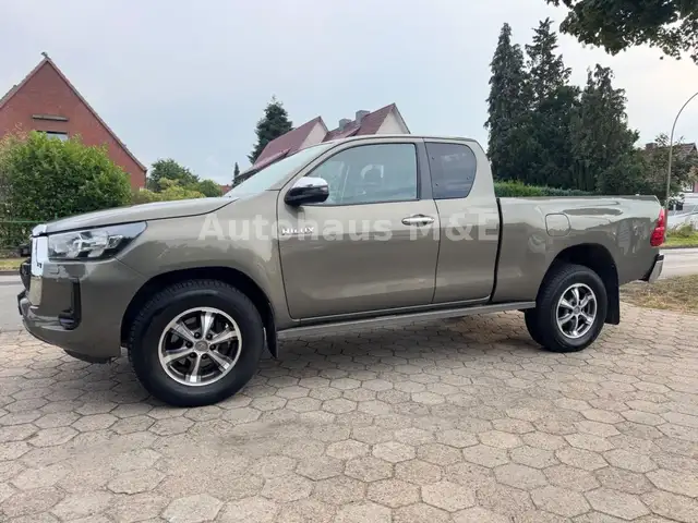 Toyota Hilux 2.8 Extra Cab 4x4 Automatik *MwSt*