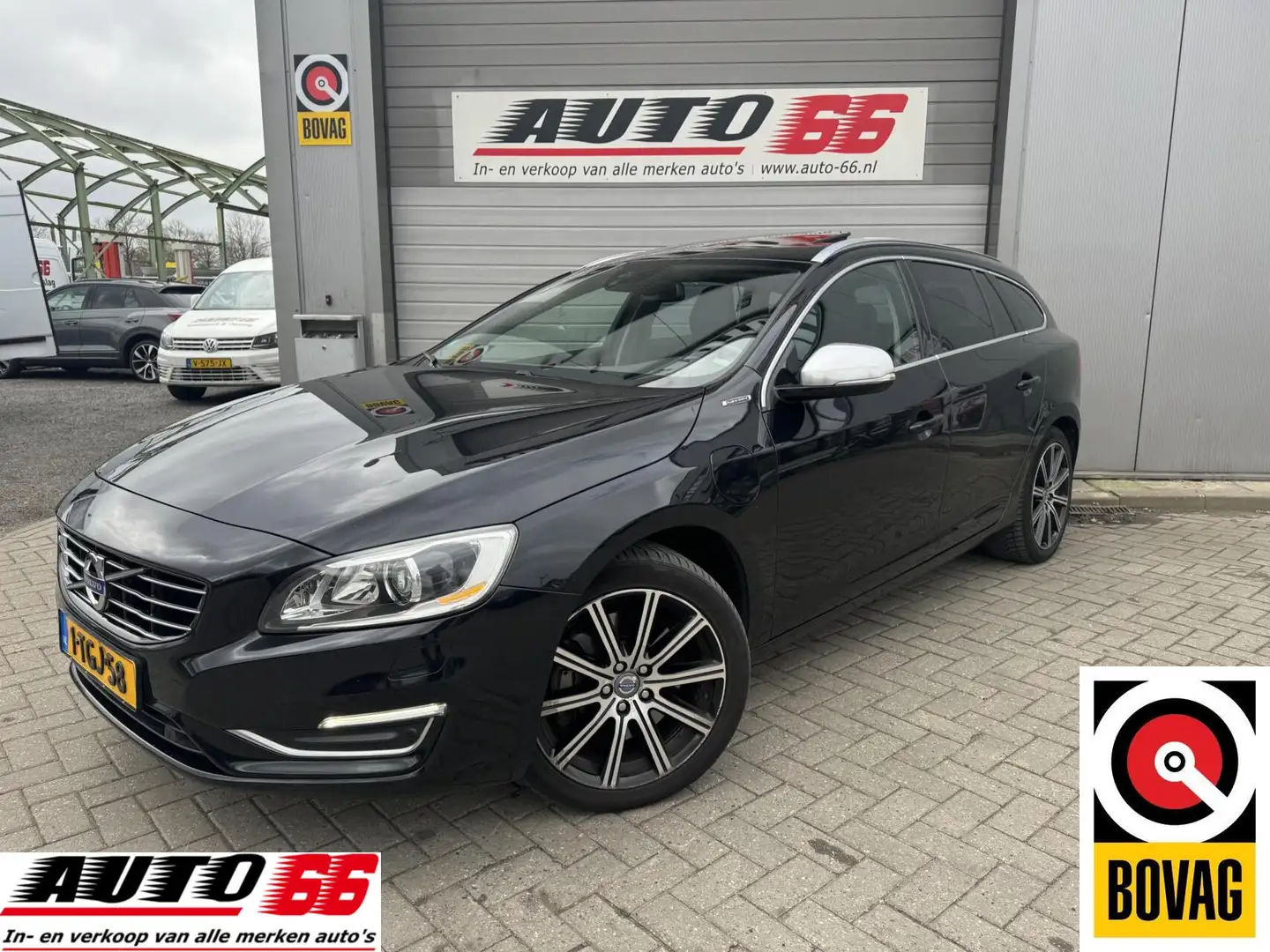 Volvo V60 2.4 D6 AWD Plug-In Hybrid Summum Zwart - 1