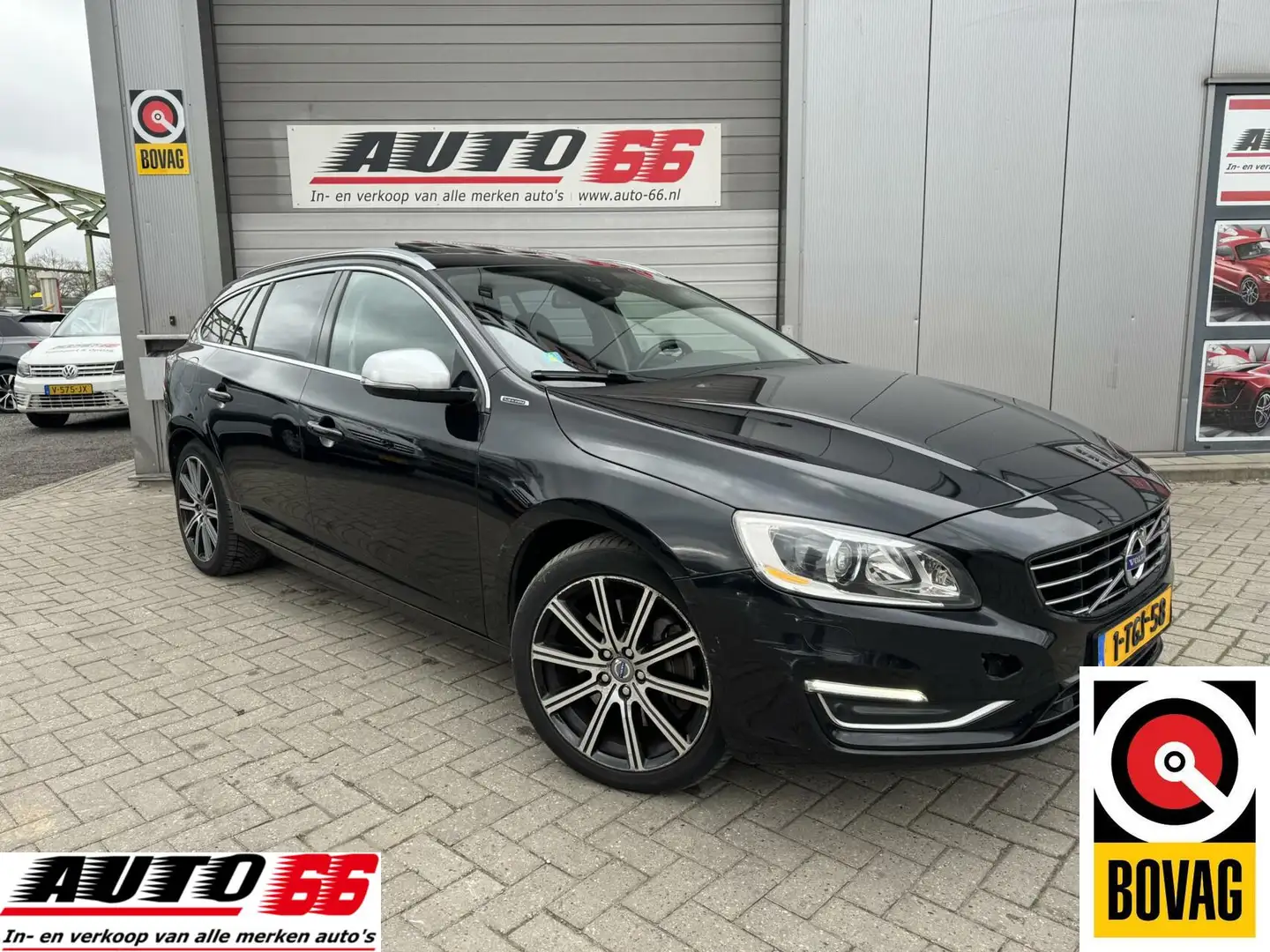 Volvo V60 2.4 D6 AWD Plug-In Hybrid Summum Zwart - 2