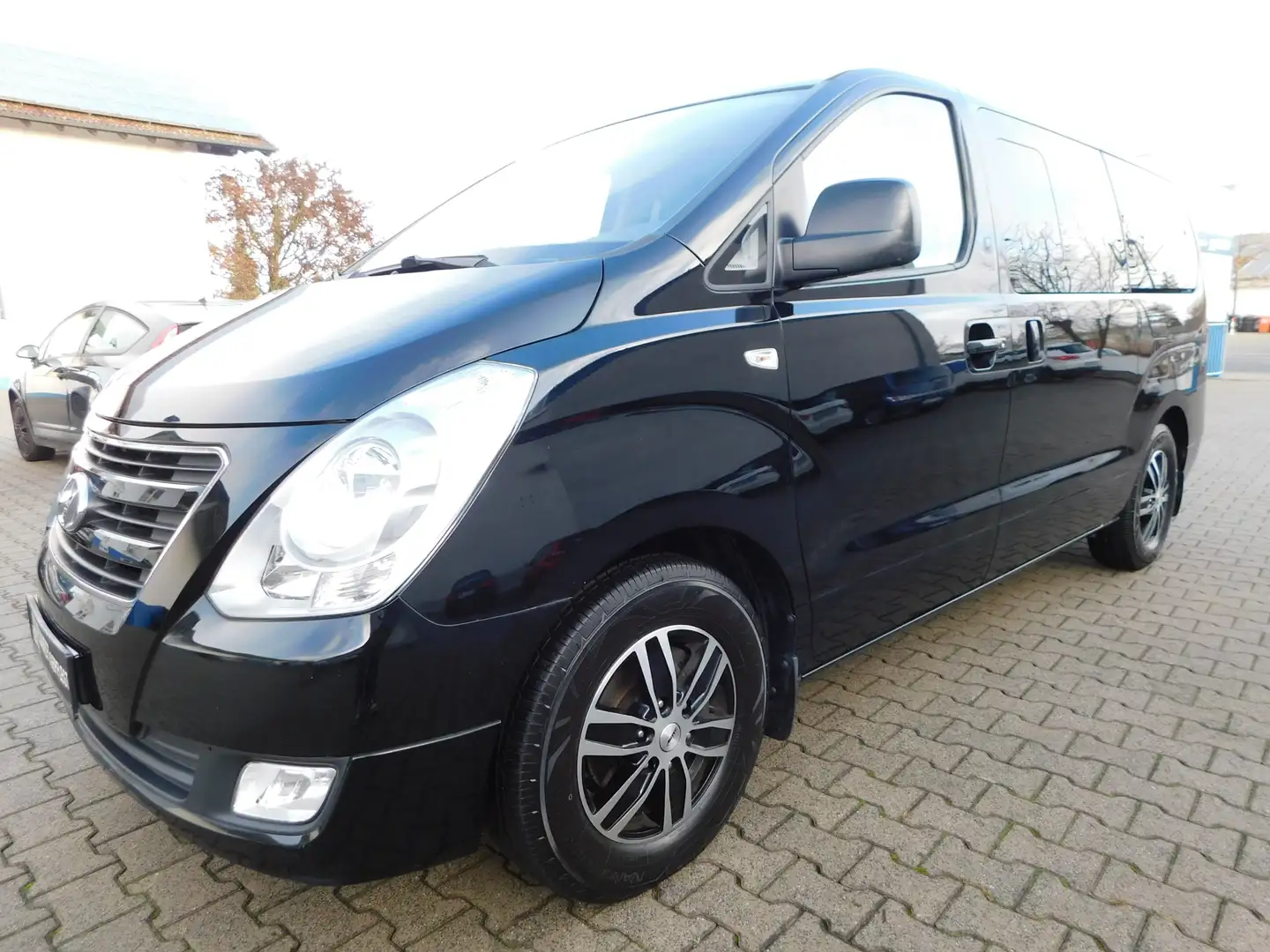 Hyundai H-1 Travel Trend 8 Sitzer+Navi+Kam.+PDC+AHK,2.Hand,SH Schwarz - 2