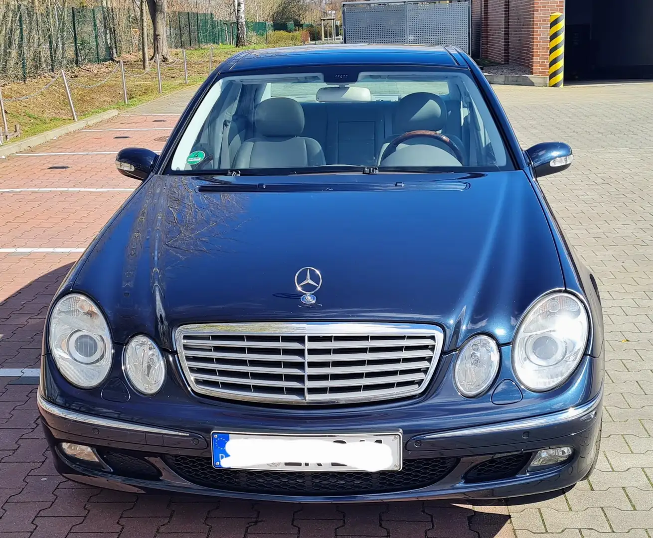 Mercedes-Benz E 500 W211 Elegance V8- Motor Mercedes SH-gepfl. Schwarz - 1