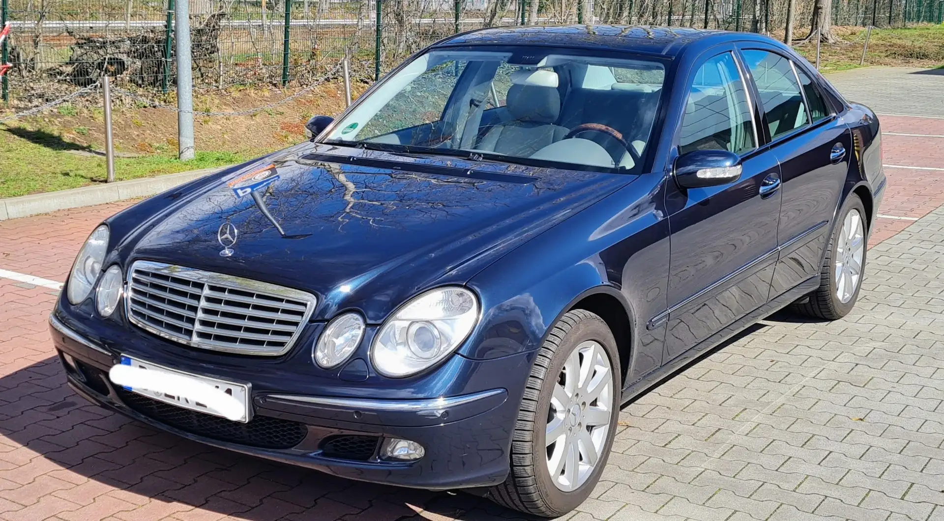Mercedes-Benz E 500 W211 Elegance V8- Motor Mercedes SH-gepfl. Schwarz - 2