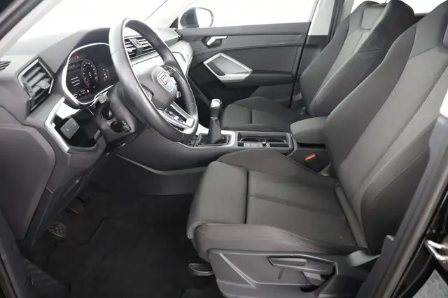 Audi Q3 view 7