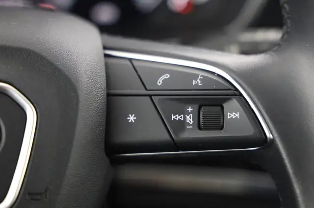Audi Q3 view 15