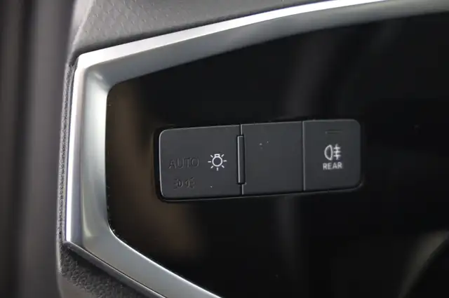 Audi Q3 view 10