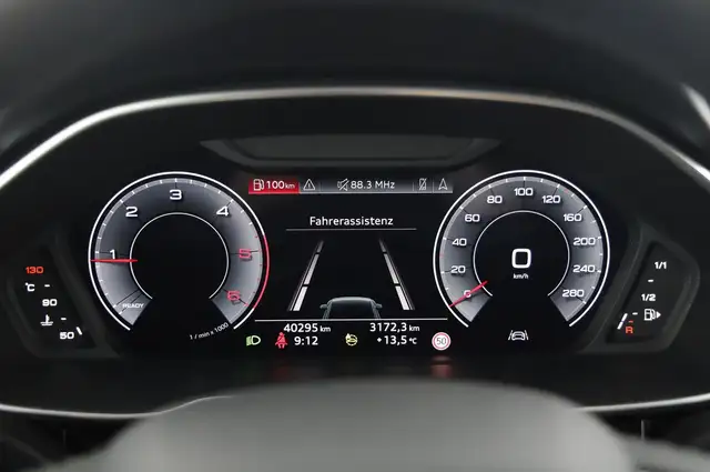 Audi Q3 view 14