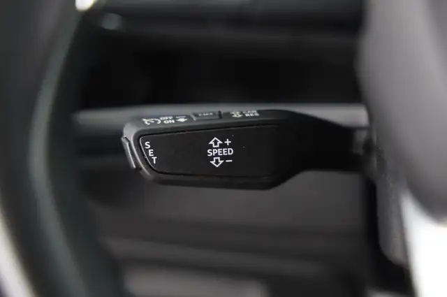 Audi Q3 view 12