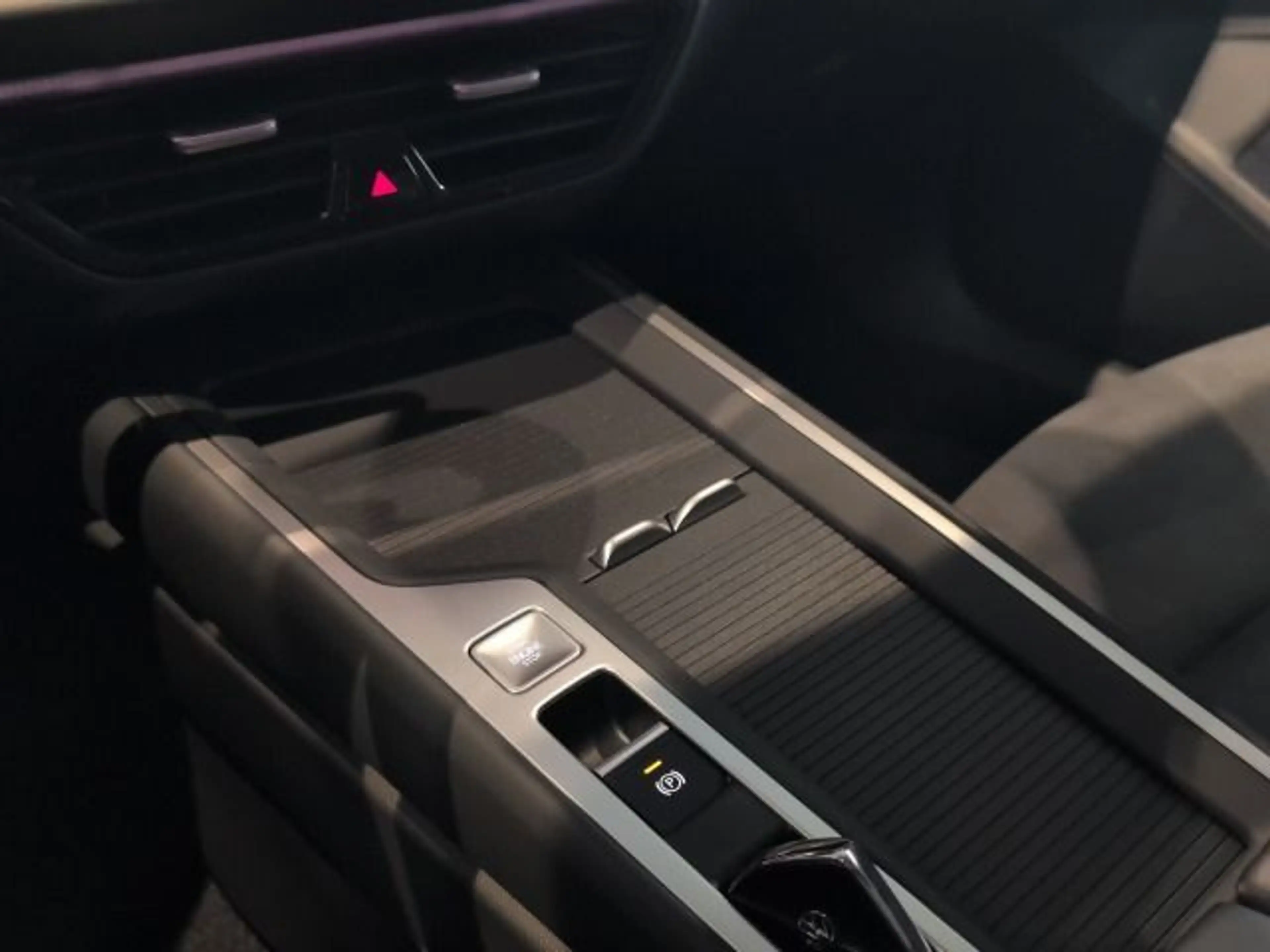 Volkswagen Passat Variant Passat Business 1.5 eTSI DSG — photo 14