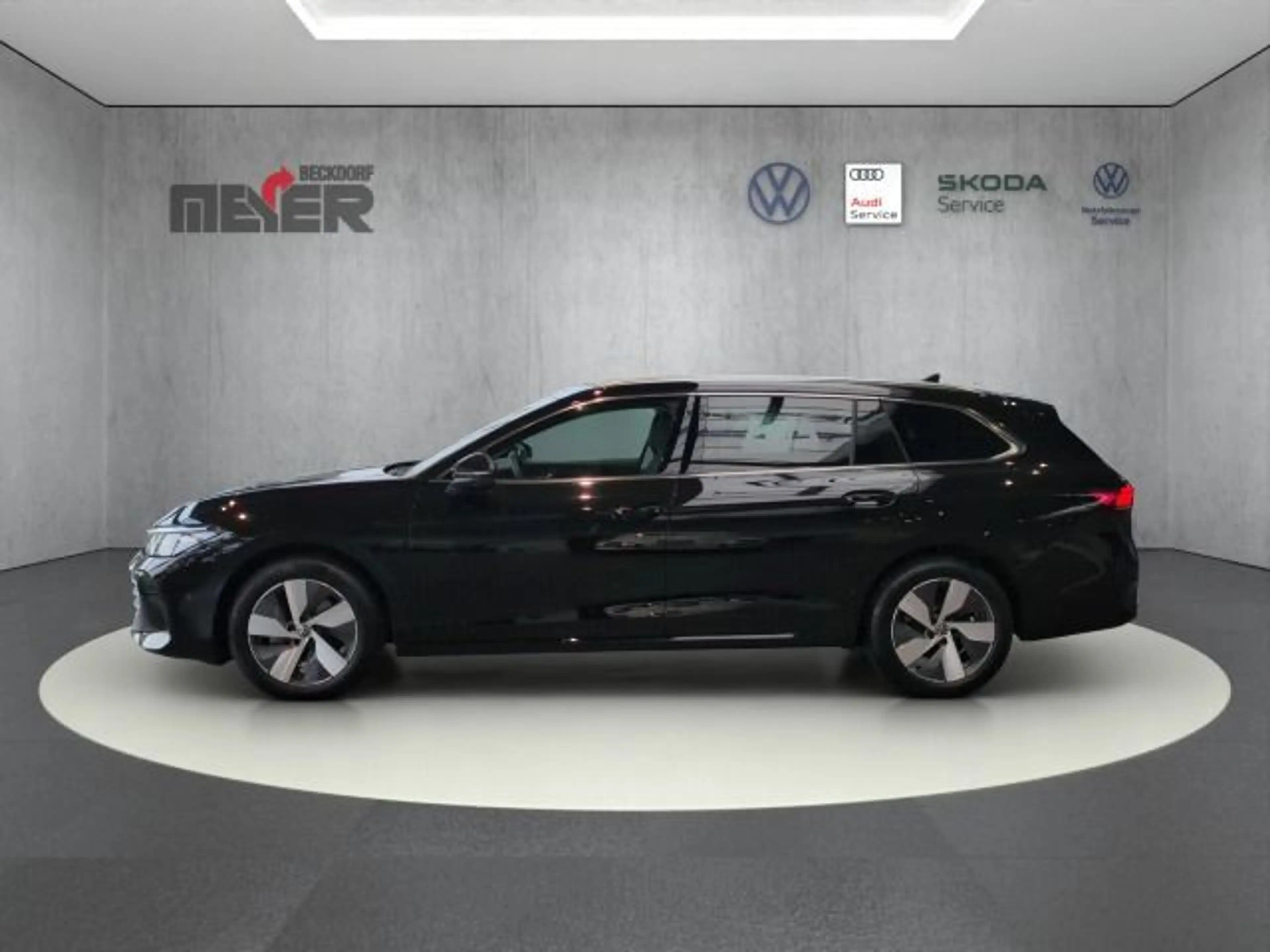 Volkswagen Passat Variant Passat Business 1.5 eTSI DSG — photo 3