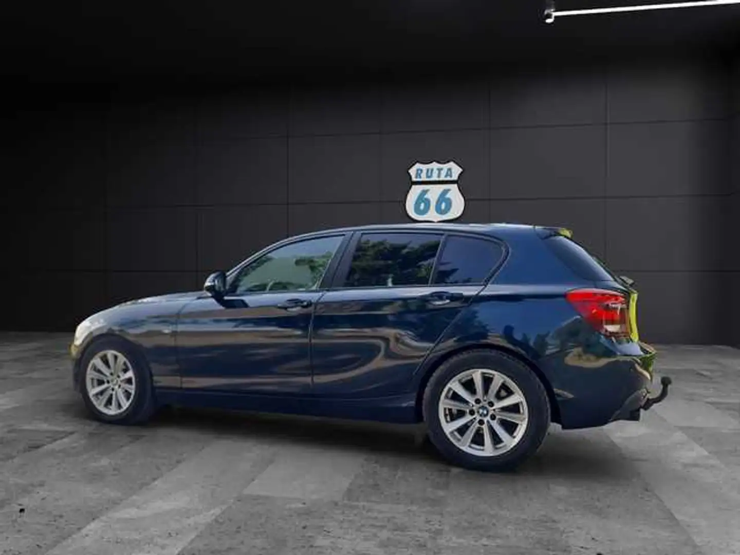 BMW 118 118d Bleu - 2