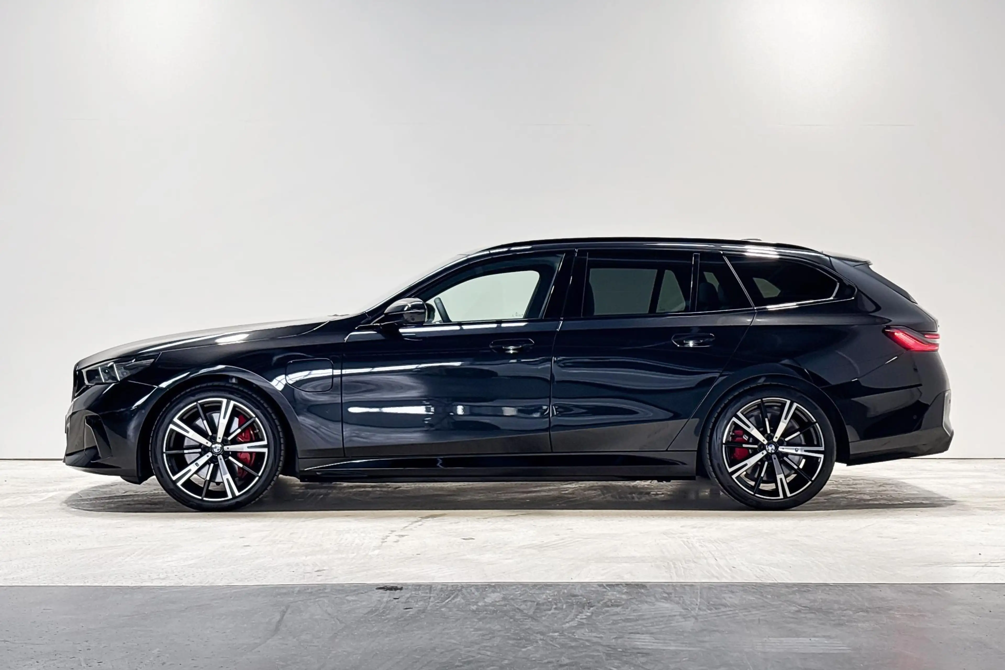 BMW 550 5 Serie Touring 550e xDrive — photo 2