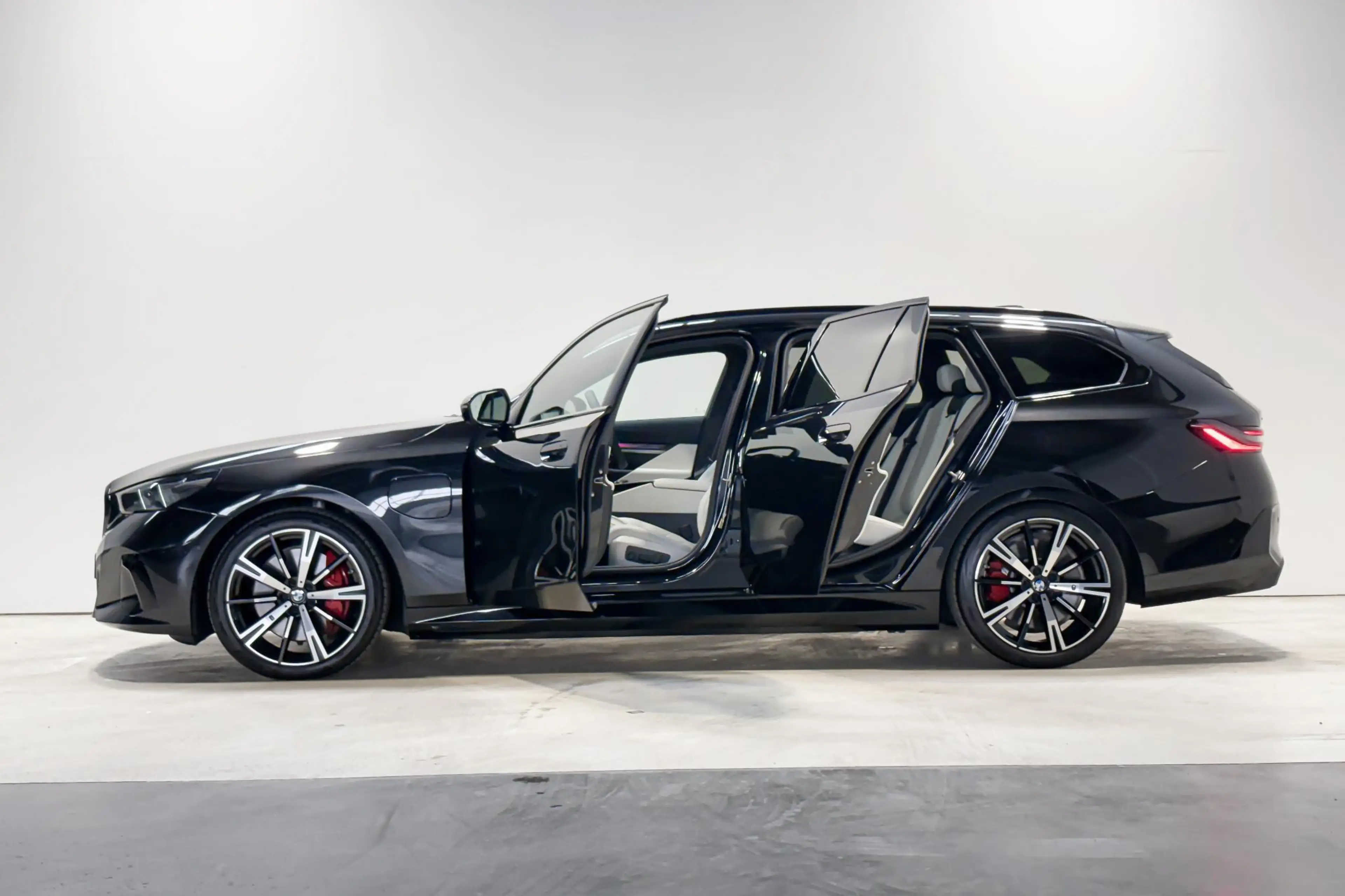 BMW 550 5 Serie Touring 550e xDrive — photo 3