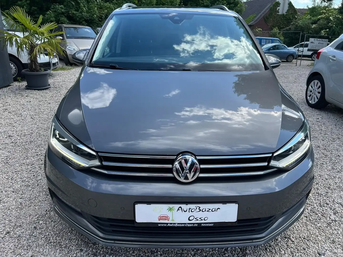 Volkswagen Touran Highline 2.0  * Automatik * 1. Hand * 7. Sitzer * Grau - 2