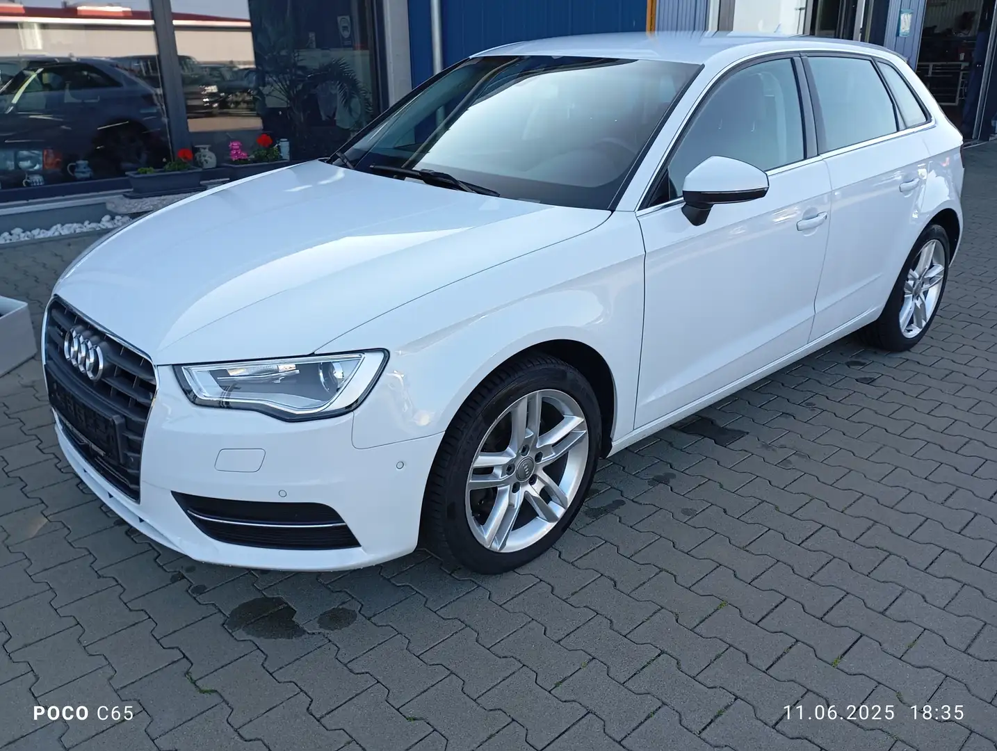 Audi A3 ambiente quattro sportback, Autom. Weiß - 2