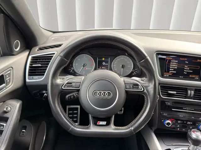 Audi SQ5 view 12